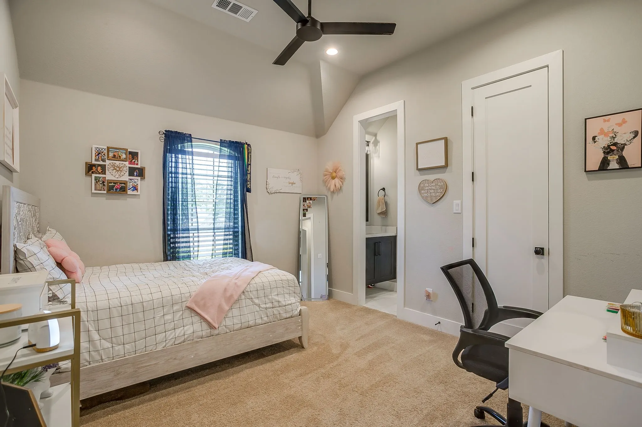 Single Family Residence For Sale in Parker County , 1011 Glenoaks Drive, Weatherford, Texas 76088, 5 Bedroom, 3 Bathroom, 3 Garage spaces, 2,556 Sqft, built in 2022, mls#21327566, Real Estate Agent in Weatherford, Homes For Sale in Parker county, Homes For Sale in Weatherford, Realtor in Weatherford Texas, Real Estate Brokerage Independent Realty Texas, Luminita Cordes Realtor