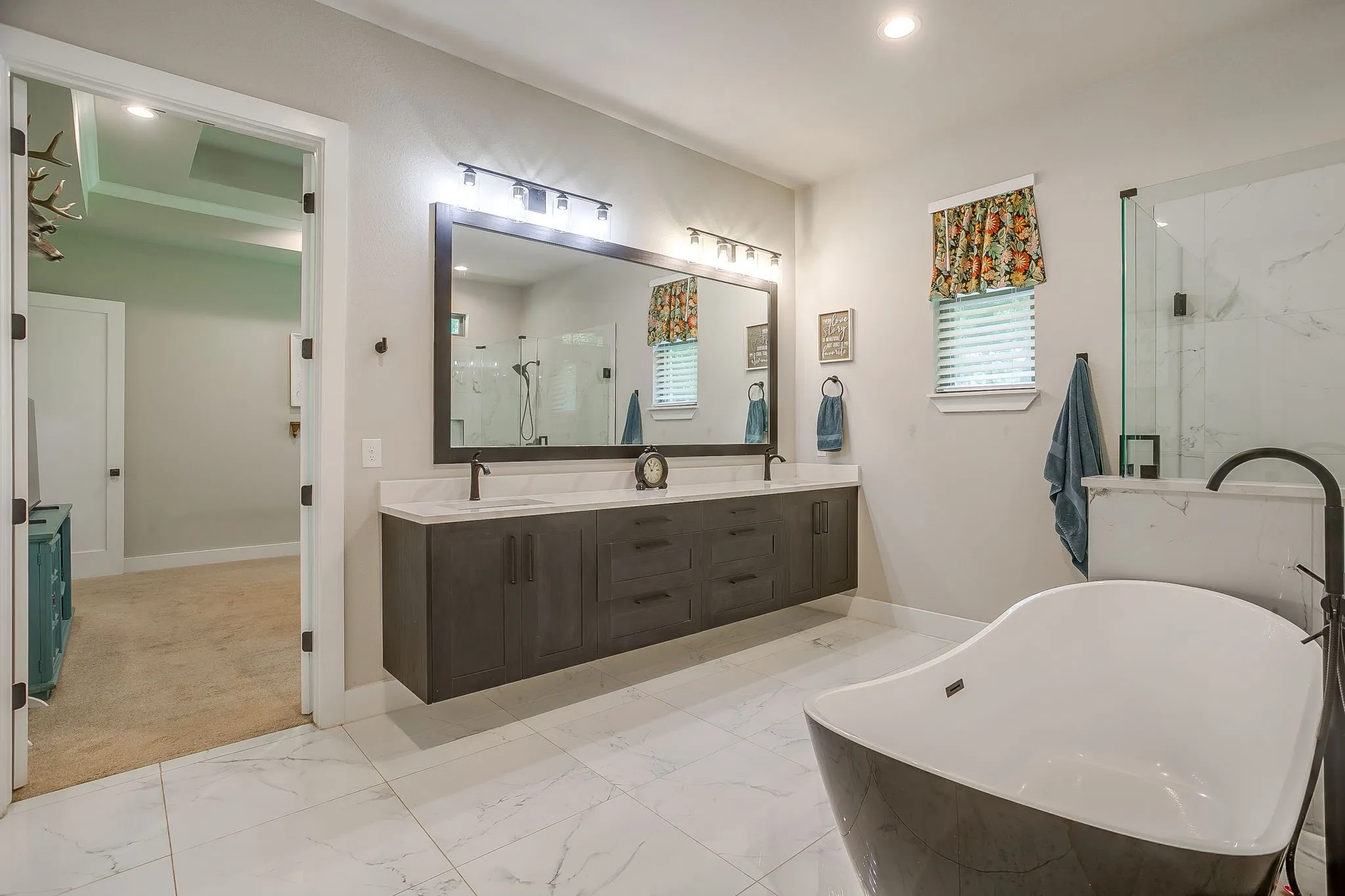Single Family Residence For Sale in Parker County , 1011 Glenoaks Drive, Weatherford, Texas 76088, 5 Bedroom, 3 Bathroom, 3 Garage spaces, 2,556 Sqft, built in 2022, mls#21327566, Real Estate Agent in Weatherford, Homes For Sale in Parker county, Homes For Sale in Weatherford, Realtor in Weatherford Texas, Real Estate Brokerage Independent Realty Texas, Luminita Cordes Realtor