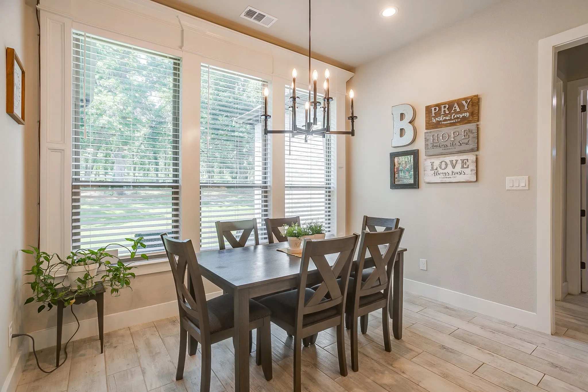 Single Family Residence For Sale in Parker County , 1011 Glenoaks Drive, Weatherford, Texas 76088, 5 Bedroom, 3 Bathroom, 3 Garage spaces, 2,556 Sqft, built in 2022, mls#21327566, Real Estate Agent in Weatherford, Homes For Sale in Parker county, Homes For Sale in Weatherford, Realtor in Weatherford Texas, Real Estate Brokerage Independent Realty Texas, Luminita Cordes Realtor