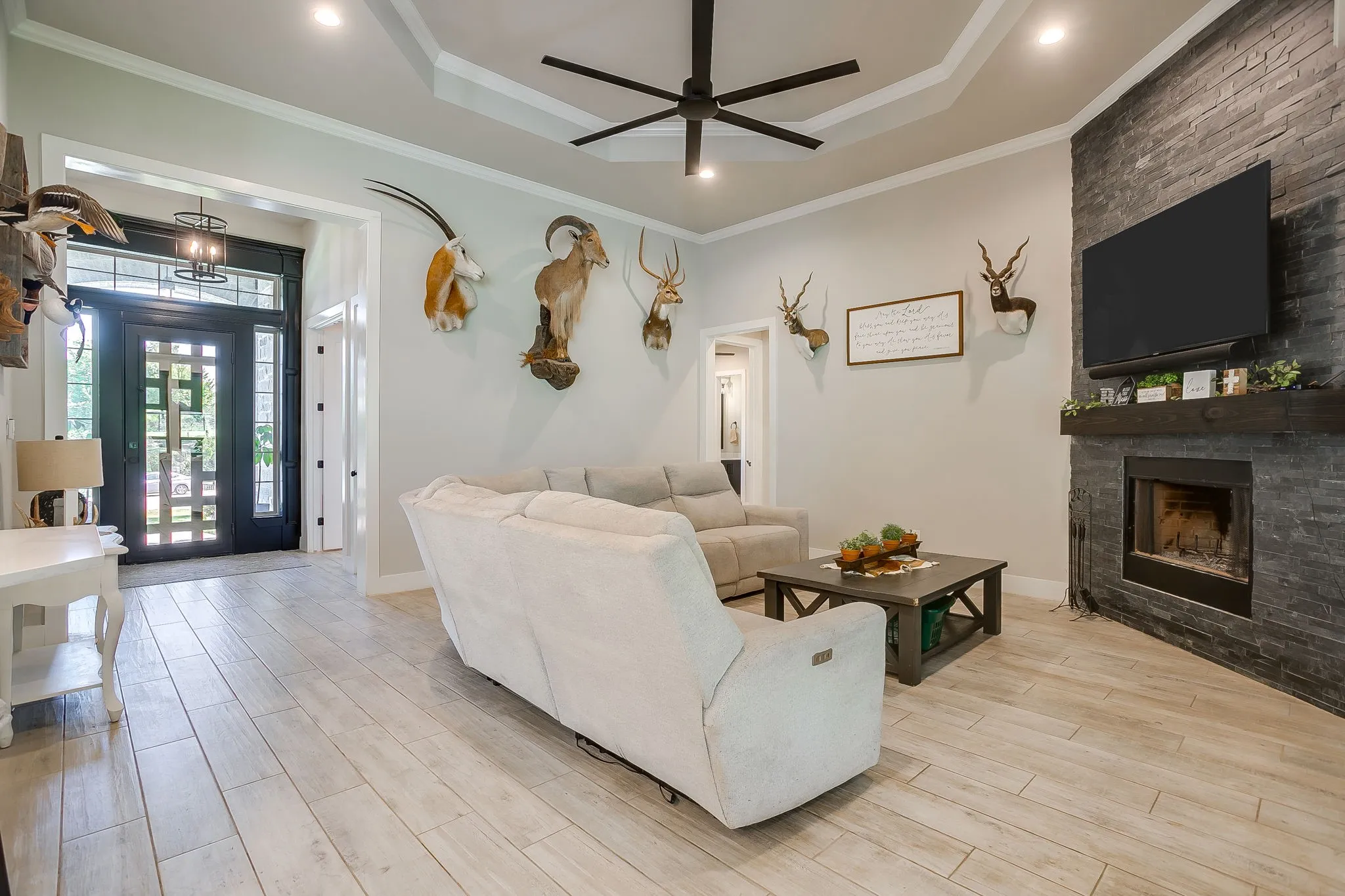 Single Family Residence For Sale in Parker County , 1011 Glenoaks Drive, Weatherford, Texas 76088, 5 Bedroom, 3 Bathroom, 3 Garage spaces, 2,556 Sqft, built in 2022, mls#21327566, Real Estate Agent in Weatherford, Homes For Sale in Parker county, Homes For Sale in Weatherford, Realtor in Weatherford Texas, Real Estate Brokerage Independent Realty Texas, Luminita Cordes Realtor