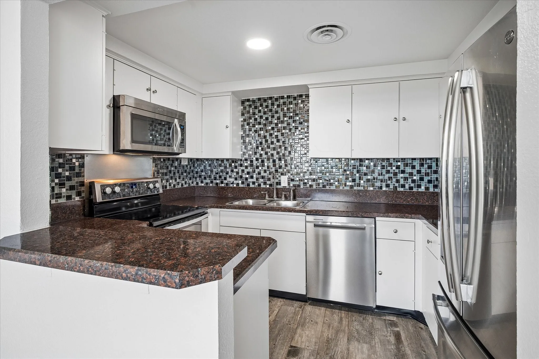 Well Outfitted Kitchen!
