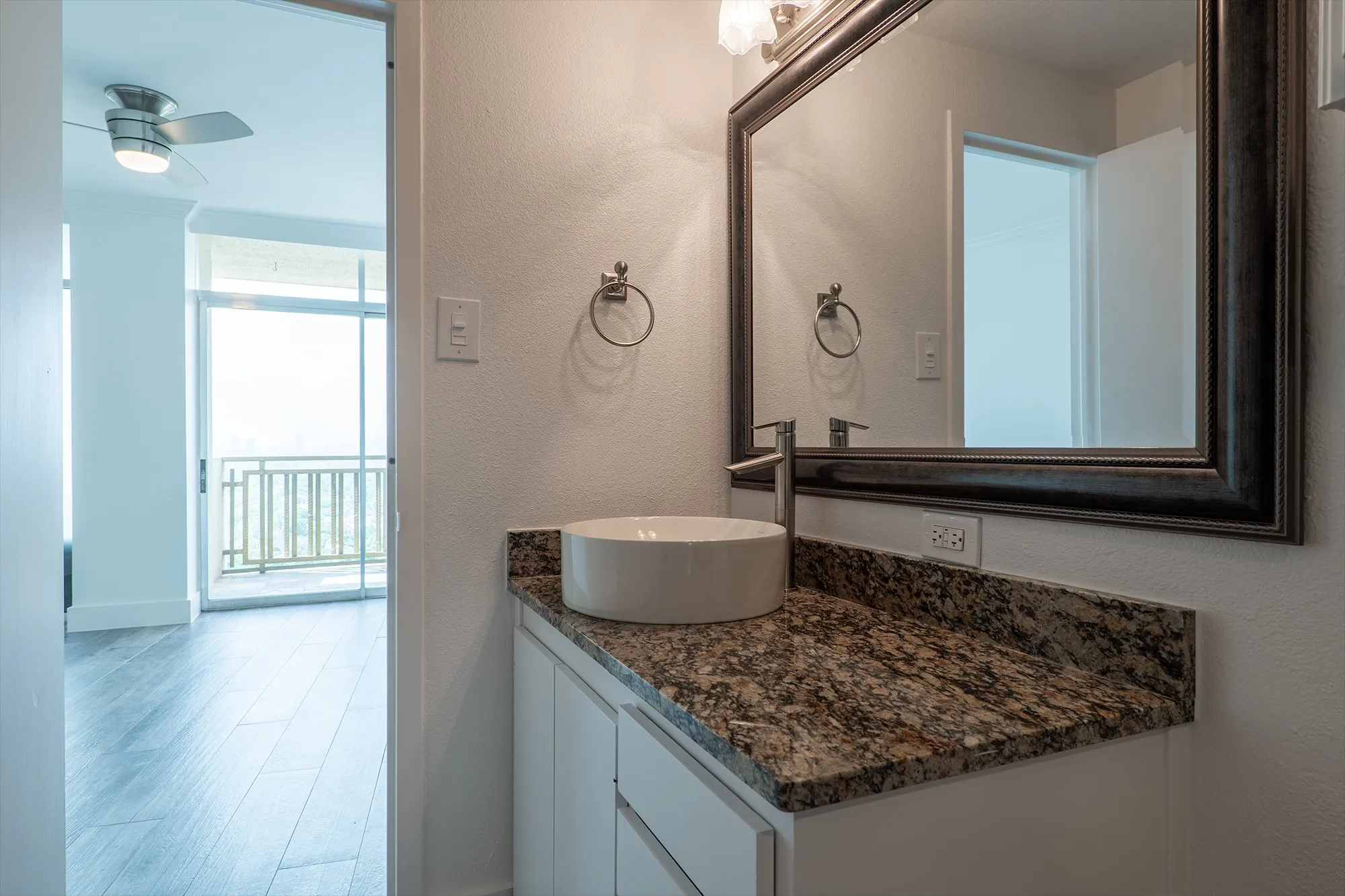 Condominium For Rent in Dallas County , 6211 W Northwest Highway 1903, Dallas, Texas 75225, 1 Bedroom, 1 Bathroom, 1 Garage spaces, 585 Sqft, built in 1966, mls#21327654, Real Estate Agent in Dallas, Homes For Rent in Dallas county, Homes For Rent in Dallas, Realtor in Dallas Texas, Real Estate Brokerage Independent Realty Texas, Luminita Cordes Realtor