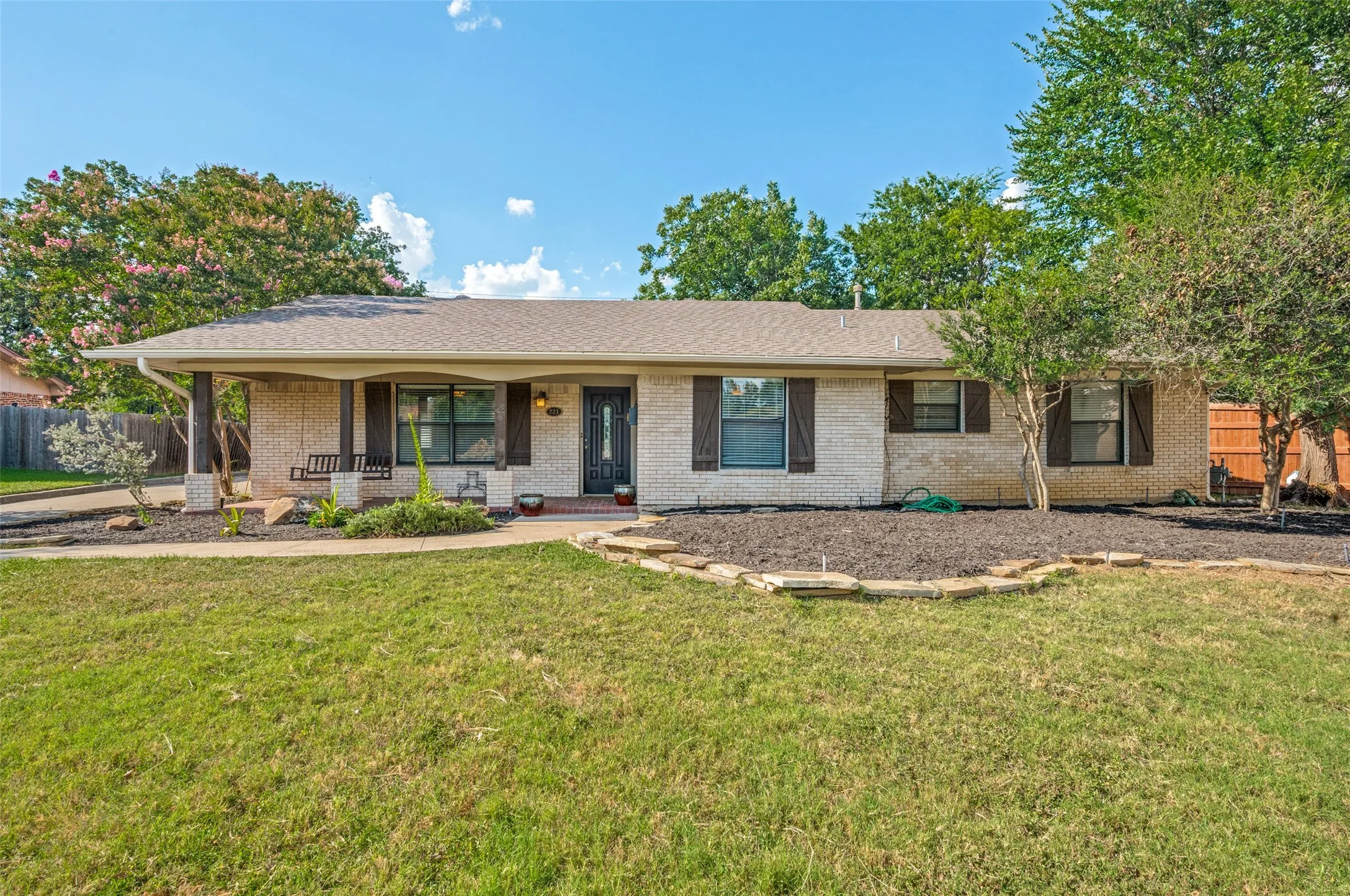 Single Family Residence For Sale in Dallas County , 221 Linda Lane, Irving, Texas 75062, 4 Bedroom, 2 Bathroom, 2 Garage spaces, 1,873 Sqft, built in 1960, mls#21328002, Real Estate Agent in Irving, Homes For Sale in Dallas county, Homes For Sale in Irving, Realtor in Irving Texas, Real Estate Brokerage Independent Realty Texas, Luminita Cordes Realtor