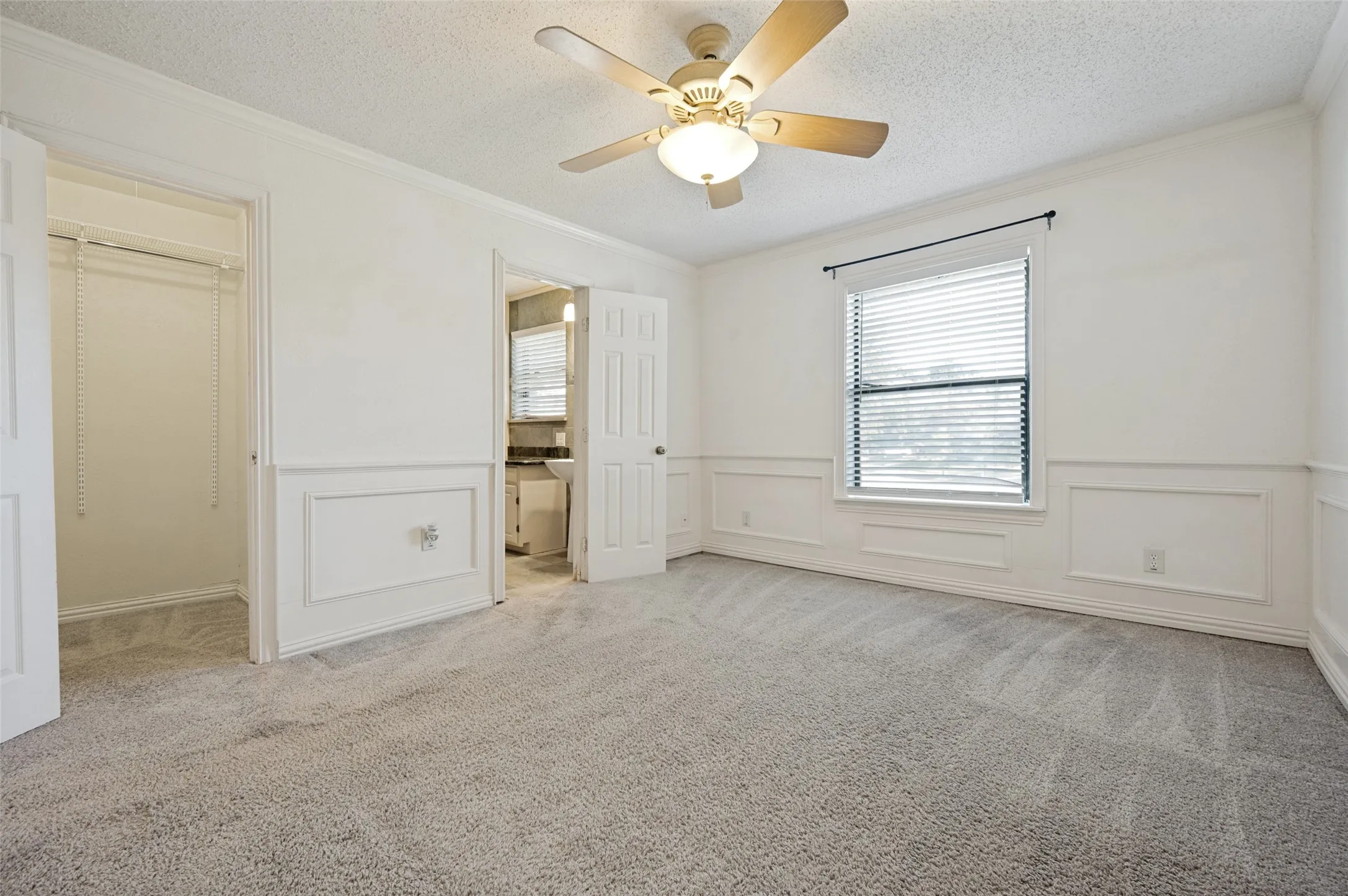 Single Family Residence For Sale in Dallas County , 221 Linda Lane, Irving, Texas 75062, 4 Bedroom, 2 Bathroom, 2 Garage spaces, 1,873 Sqft, built in 1960, mls#21328002, Real Estate Agent in Irving, Homes For Sale in Dallas county, Homes For Sale in Irving, Realtor in Irving Texas, Real Estate Brokerage Independent Realty Texas, Luminita Cordes Realtor