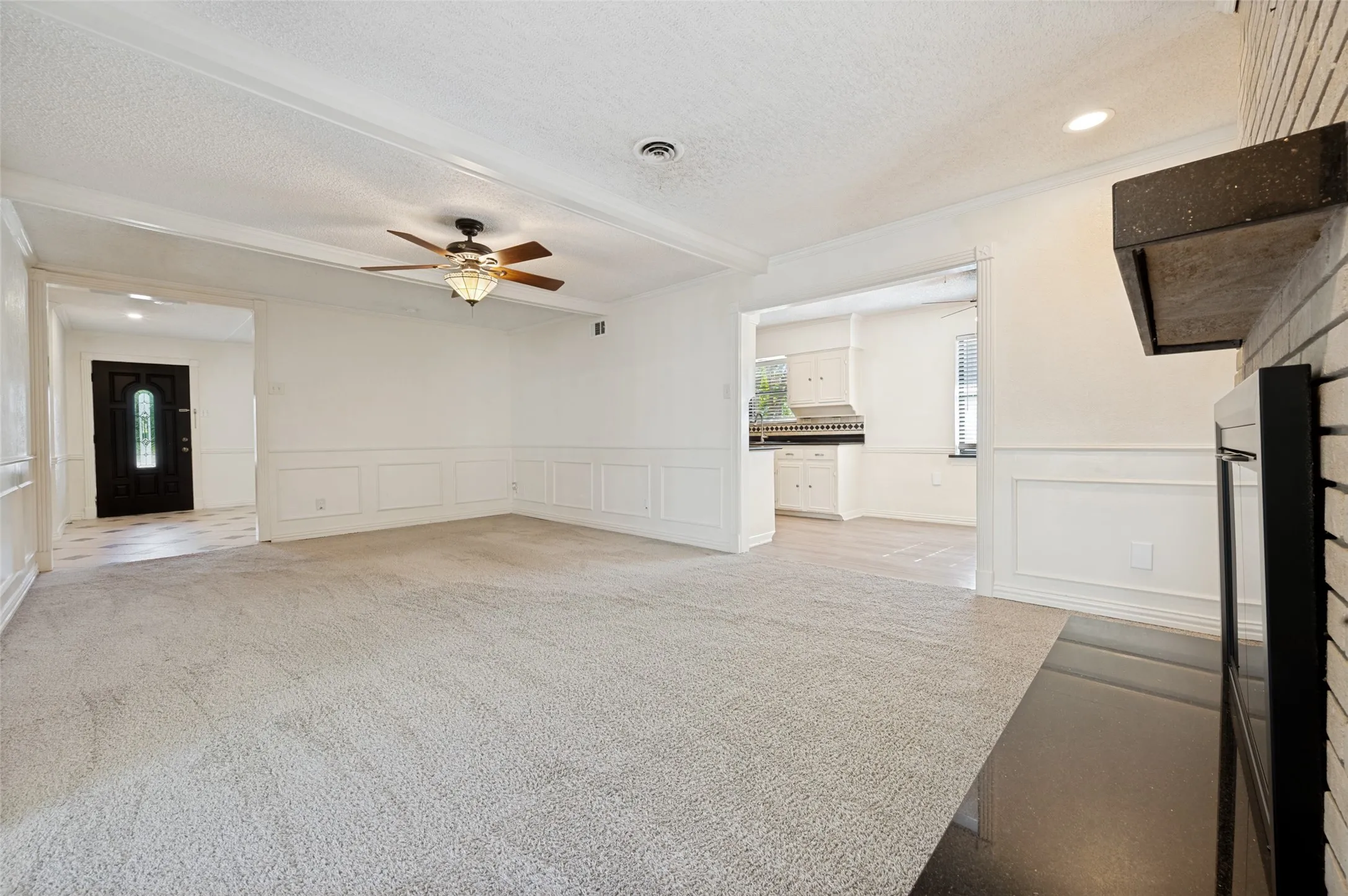 Single Family Residence For Sale in Dallas County , 221 Linda Lane, Irving, Texas 75062, 4 Bedroom, 2 Bathroom, 2 Garage spaces, 1,873 Sqft, built in 1960, mls#21328002, Real Estate Agent in Irving, Homes For Sale in Dallas county, Homes For Sale in Irving, Realtor in Irving Texas, Real Estate Brokerage Independent Realty Texas, Luminita Cordes Realtor