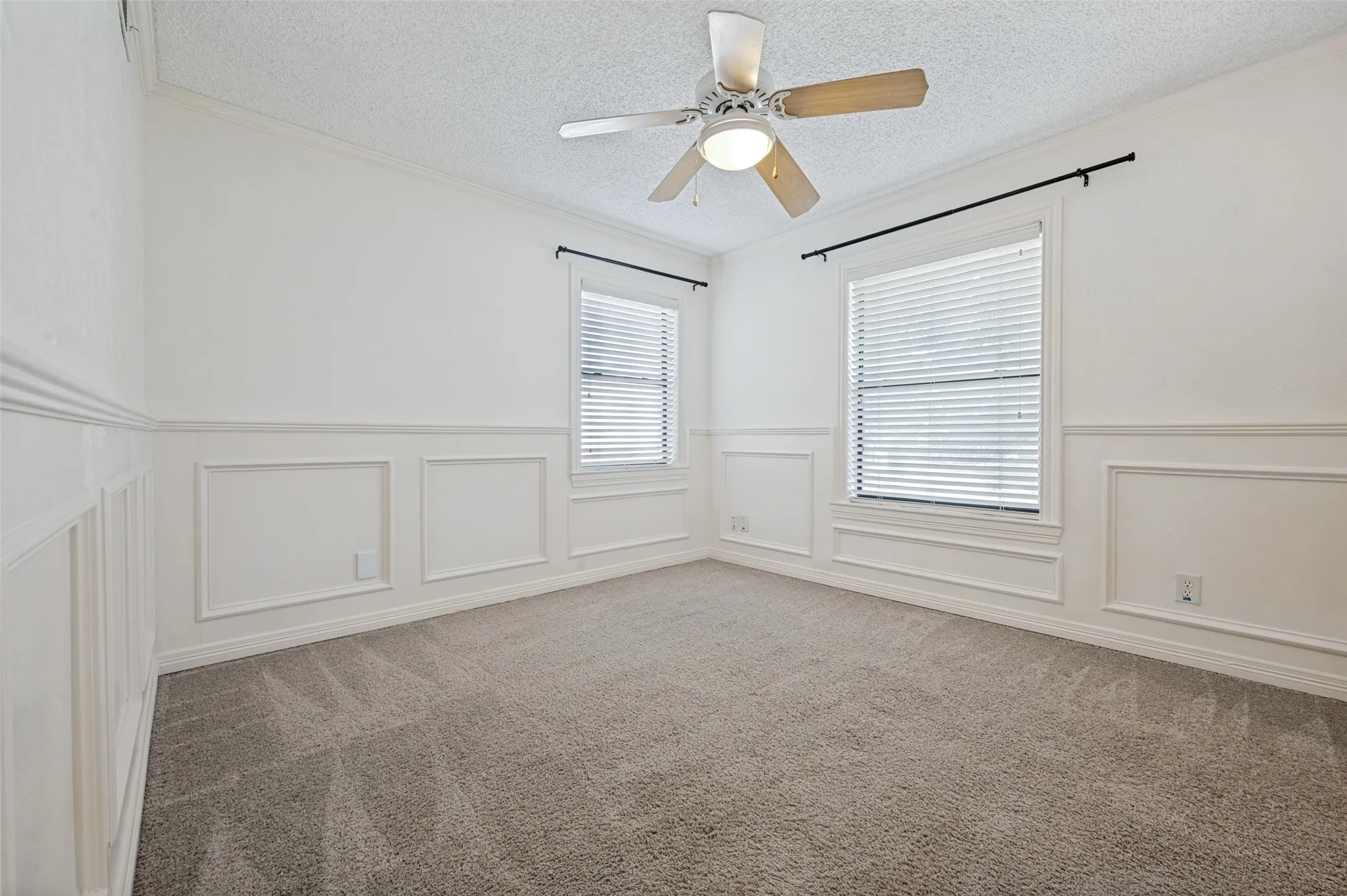 Single Family Residence For Sale in Dallas County , 221 Linda Lane, Irving, Texas 75062, 4 Bedroom, 2 Bathroom, 2 Garage spaces, 1,873 Sqft, built in 1960, mls#21328002, Real Estate Agent in Irving, Homes For Sale in Dallas county, Homes For Sale in Irving, Realtor in Irving Texas, Real Estate Brokerage Independent Realty Texas, Luminita Cordes Realtor