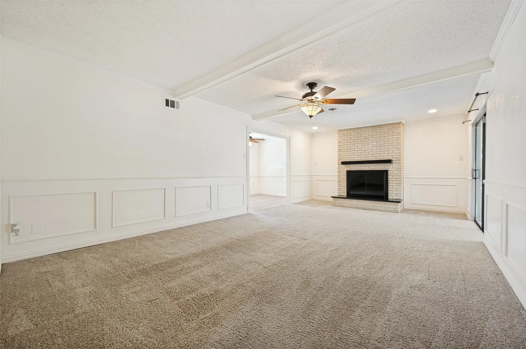 Single Family Residence For Sale in Dallas County , 221 Linda Lane, Irving, Texas 75062, 4 Bedroom, 2 Bathroom, 2 Garage spaces, 1,873 Sqft, built in 1960, mls#21328002, Real Estate Agent in Irving, Homes For Sale in Dallas county, Homes For Sale in Irving, Realtor in Irving Texas, Real Estate Brokerage Independent Realty Texas, Luminita Cordes Realtor
