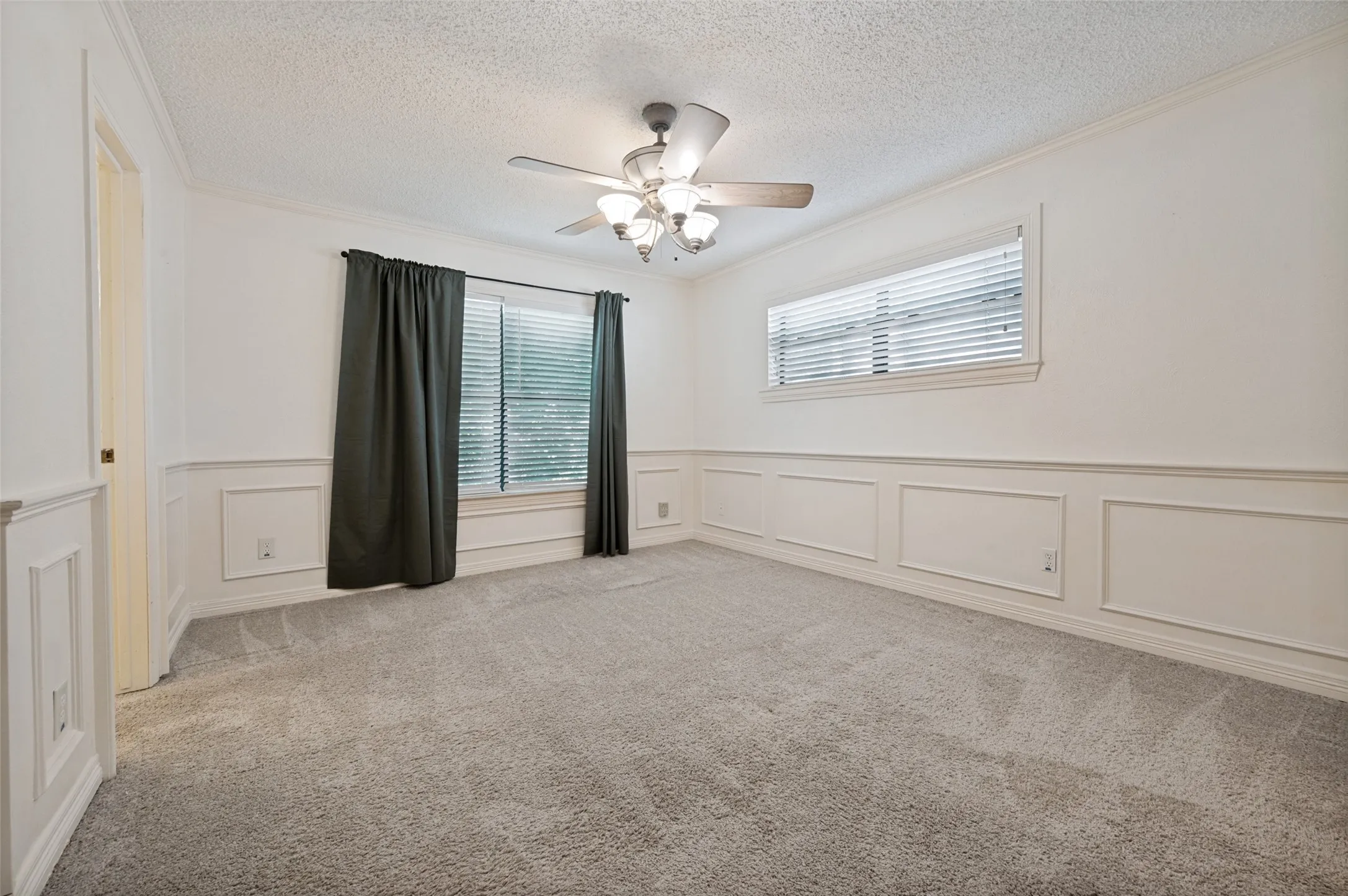 Single Family Residence For Sale in Dallas County , 221 Linda Lane, Irving, Texas 75062, 4 Bedroom, 2 Bathroom, 2 Garage spaces, 1,873 Sqft, built in 1960, mls#21328002, Real Estate Agent in Irving, Homes For Sale in Dallas county, Homes For Sale in Irving, Realtor in Irving Texas, Real Estate Brokerage Independent Realty Texas, Luminita Cordes Realtor