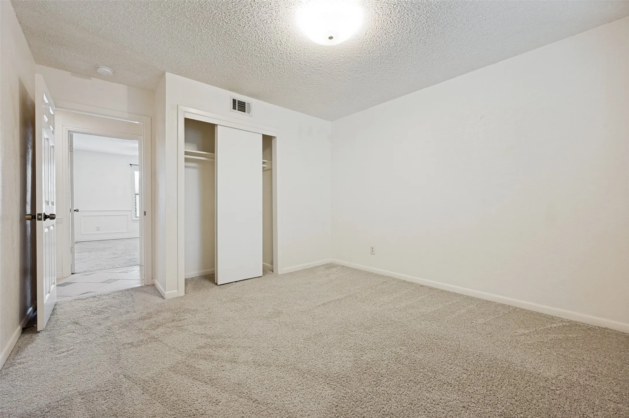 Single Family Residence For Sale in Dallas County , 221 Linda Lane, Irving, Texas 75062, 4 Bedroom, 2 Bathroom, 2 Garage spaces, 1,873 Sqft, built in 1960, mls#21328002, Real Estate Agent in Irving, Homes For Sale in Dallas county, Homes For Sale in Irving, Realtor in Irving Texas, Real Estate Brokerage Independent Realty Texas, Luminita Cordes Realtor