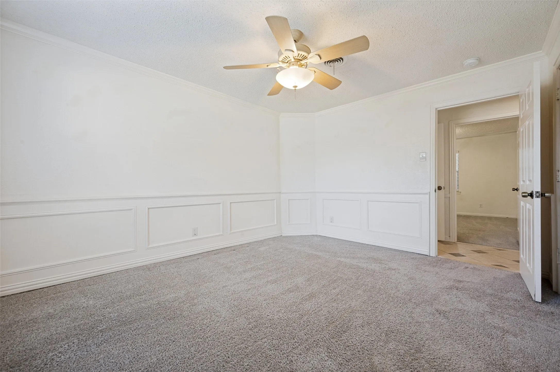 Single Family Residence For Sale in Dallas County , 221 Linda Lane, Irving, Texas 75062, 4 Bedroom, 2 Bathroom, 2 Garage spaces, 1,873 Sqft, built in 1960, mls#21328002, Real Estate Agent in Irving, Homes For Sale in Dallas county, Homes For Sale in Irving, Realtor in Irving Texas, Real Estate Brokerage Independent Realty Texas, Luminita Cordes Realtor