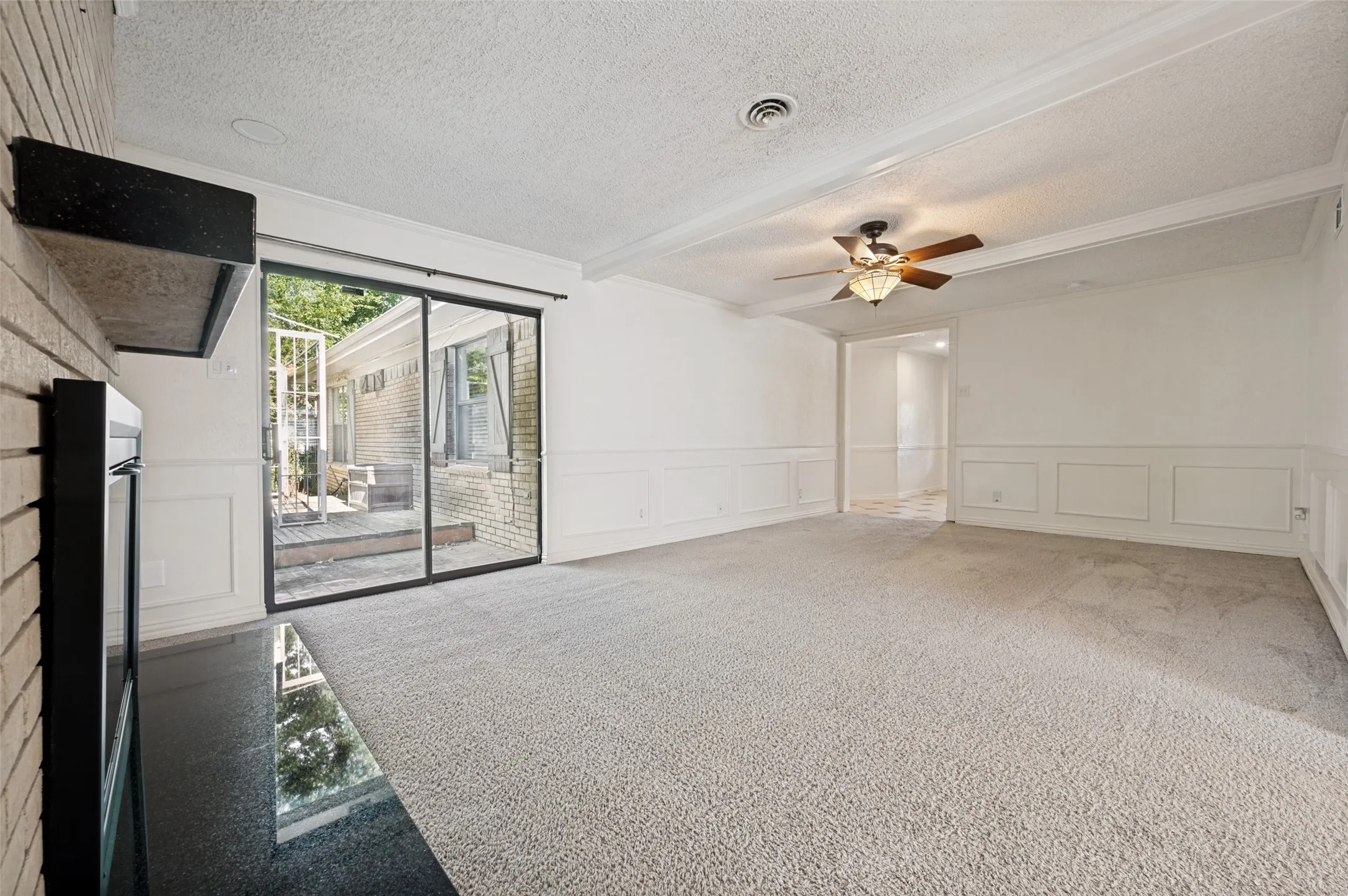 Single Family Residence For Sale in Dallas County , 221 Linda Lane, Irving, Texas 75062, 4 Bedroom, 2 Bathroom, 2 Garage spaces, 1,873 Sqft, built in 1960, mls#21328002, Real Estate Agent in Irving, Homes For Sale in Dallas county, Homes For Sale in Irving, Realtor in Irving Texas, Real Estate Brokerage Independent Realty Texas, Luminita Cordes Realtor