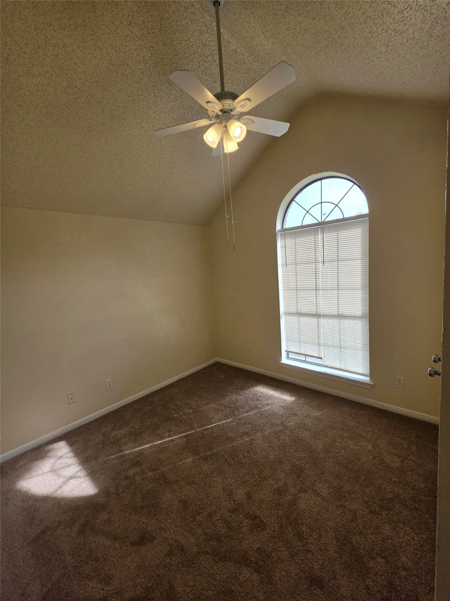 Single Family Residence For Rent in Dallas County , 401 Channel View Terrace, De Soto, Texas 75115, 3 Bedrooms, 2 Bathrooms, 2 Garage spaces, 1,648 Sqft, built in 1989, Price $2,150, mls#21328019, Real Estate Agent in De Soto, Homes For Rent in Dallas county, Homes For Rent in De Soto, Realtor in De Soto Texas, Real Estate Brokerage Independent Realty Texas, Luminita Cordes Realtor