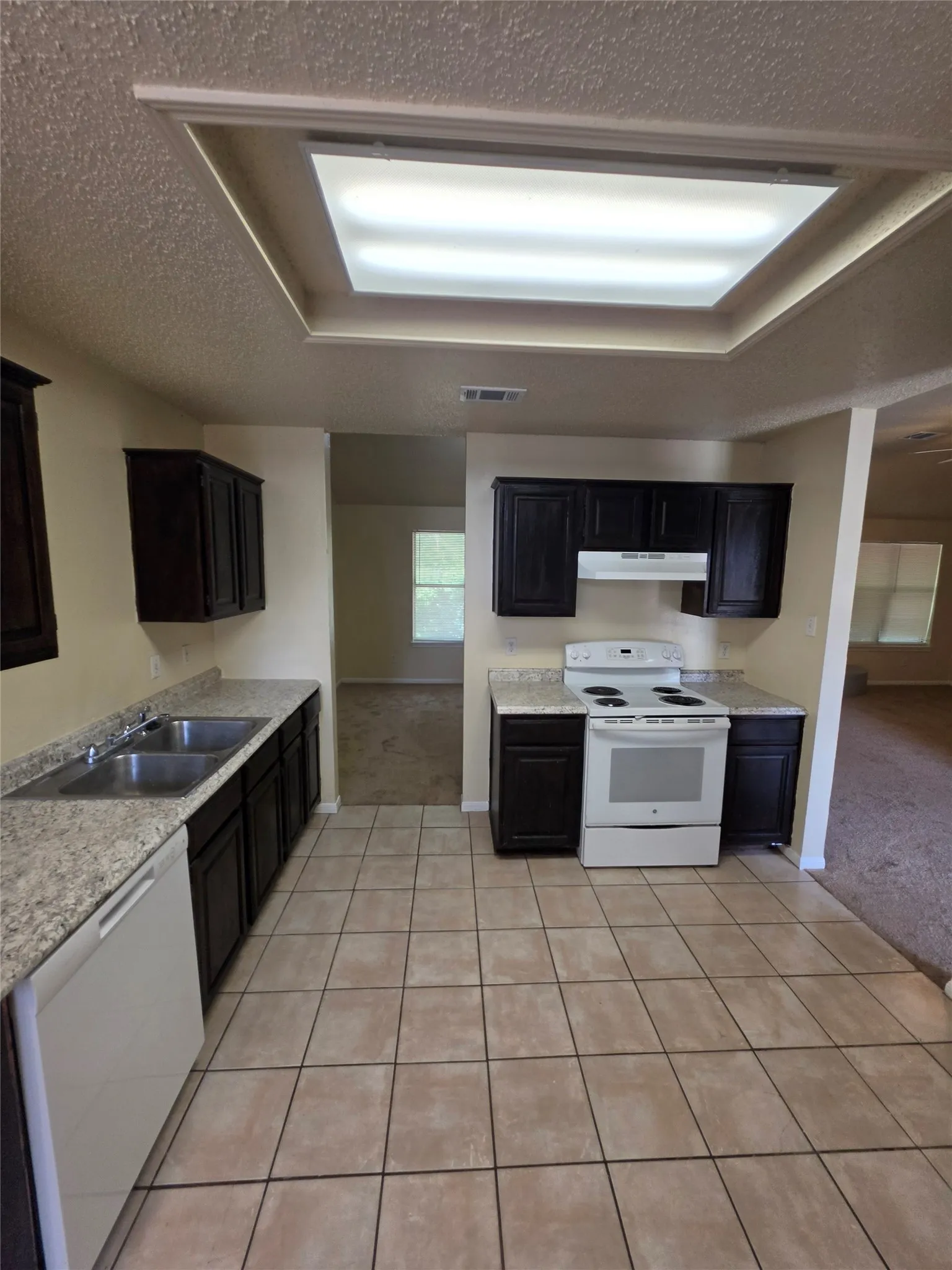 Single Family Residence For Rent in Dallas County , 401 Channel View Terrace, De Soto, Texas 75115, 3 Bedrooms, 2 Bathrooms, 2 Garage spaces, 1,648 Sqft, built in 1989, Price $2,150, mls#21328019, Real Estate Agent in De Soto, Homes For Rent in Dallas county, Homes For Rent in De Soto, Realtor in De Soto Texas, Real Estate Brokerage Independent Realty Texas, Luminita Cordes Realtor