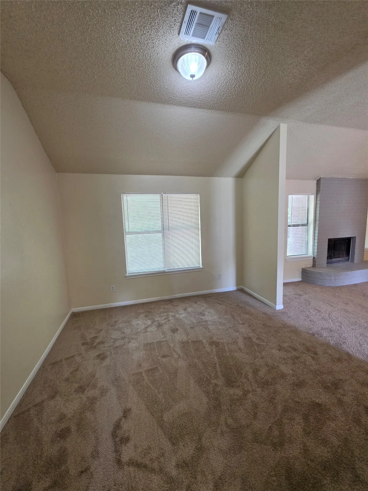 Single Family Residence For Rent in Dallas County , 401 Channel View Terrace, De Soto, Texas 75115, 3 Bedrooms, 2 Bathrooms, 2 Garage spaces, 1,648 Sqft, built in 1989, Price $2,150, mls#21328019, Real Estate Agent in De Soto, Homes For Rent in Dallas county, Homes For Rent in De Soto, Realtor in De Soto Texas, Real Estate Brokerage Independent Realty Texas, Luminita Cordes Realtor