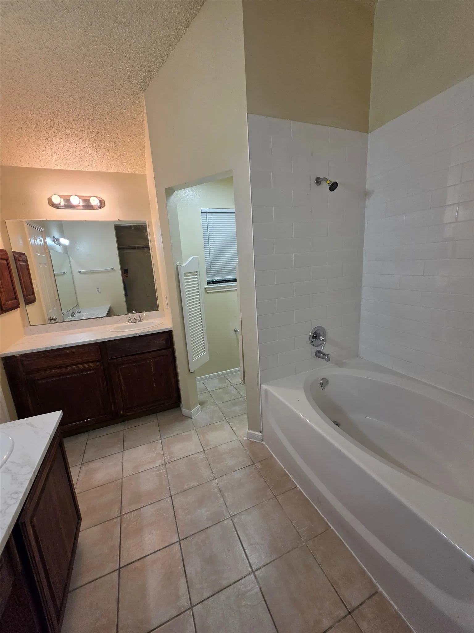 Single Family Residence For Rent in Dallas County , 401 Channel View Terrace, De Soto, Texas 75115, 3 Bedrooms, 2 Bathrooms, 2 Garage spaces, 1,648 Sqft, built in 1989, Price $2,150, mls#21328019, Real Estate Agent in De Soto, Homes For Rent in Dallas county, Homes For Rent in De Soto, Realtor in De Soto Texas, Real Estate Brokerage Independent Realty Texas, Luminita Cordes Realtor