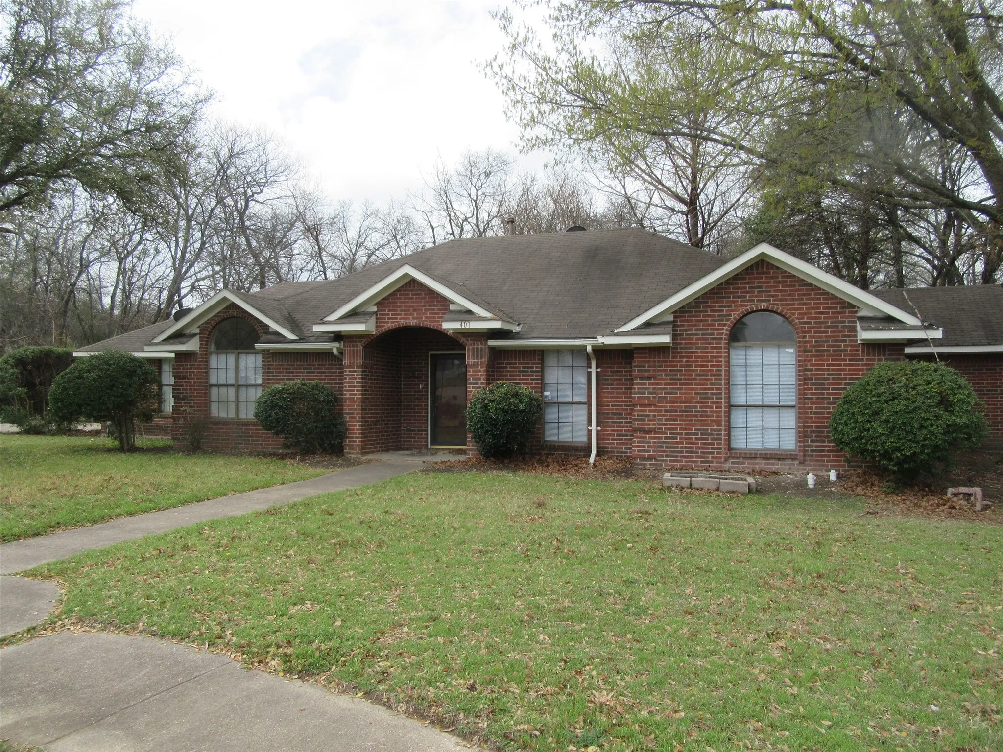 Single Family Residence For Rent in Dallas County , 401 Channel View Terrace, De Soto, Texas 75115, 3 Bedrooms, 2 Bathrooms, 2 Garage spaces, 1,648 Sqft, built in 1989, Price $2,150, mls#21328019, Real Estate Agent in De Soto, Homes For Rent in Dallas county, Homes For Rent in De Soto, Realtor in De Soto Texas, Real Estate Brokerage Independent Realty Texas, Luminita Cordes Realtor