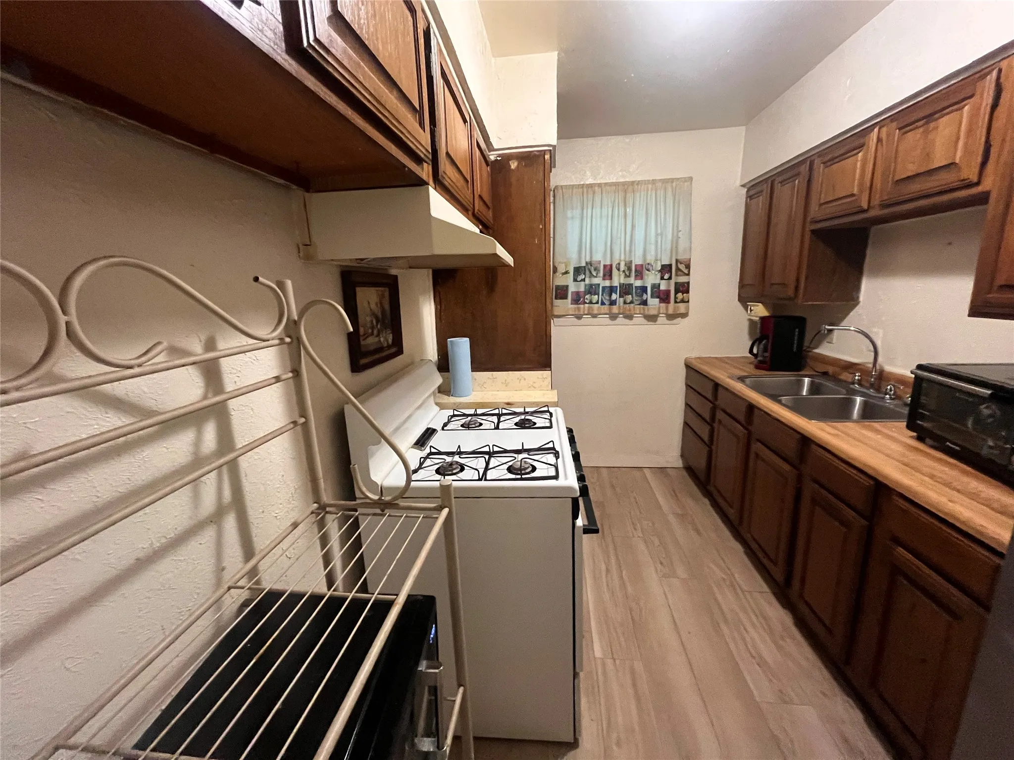 Single Family Residence For Sale in Dallas County , 6808 Sweet Sue Lane, Dallas, Texas 75241, 3 Bedroom, 2 Bathroom, 1 Garage spaces, 1,378 Sqft, built in 1962, mls#21328032, Real Estate Agent in Dallas, Homes For Sale in Dallas county, Homes For Sale in Dallas, Realtor in Dallas Texas, Real Estate Brokerage Independent Realty Texas, Luminita Cordes Realtor