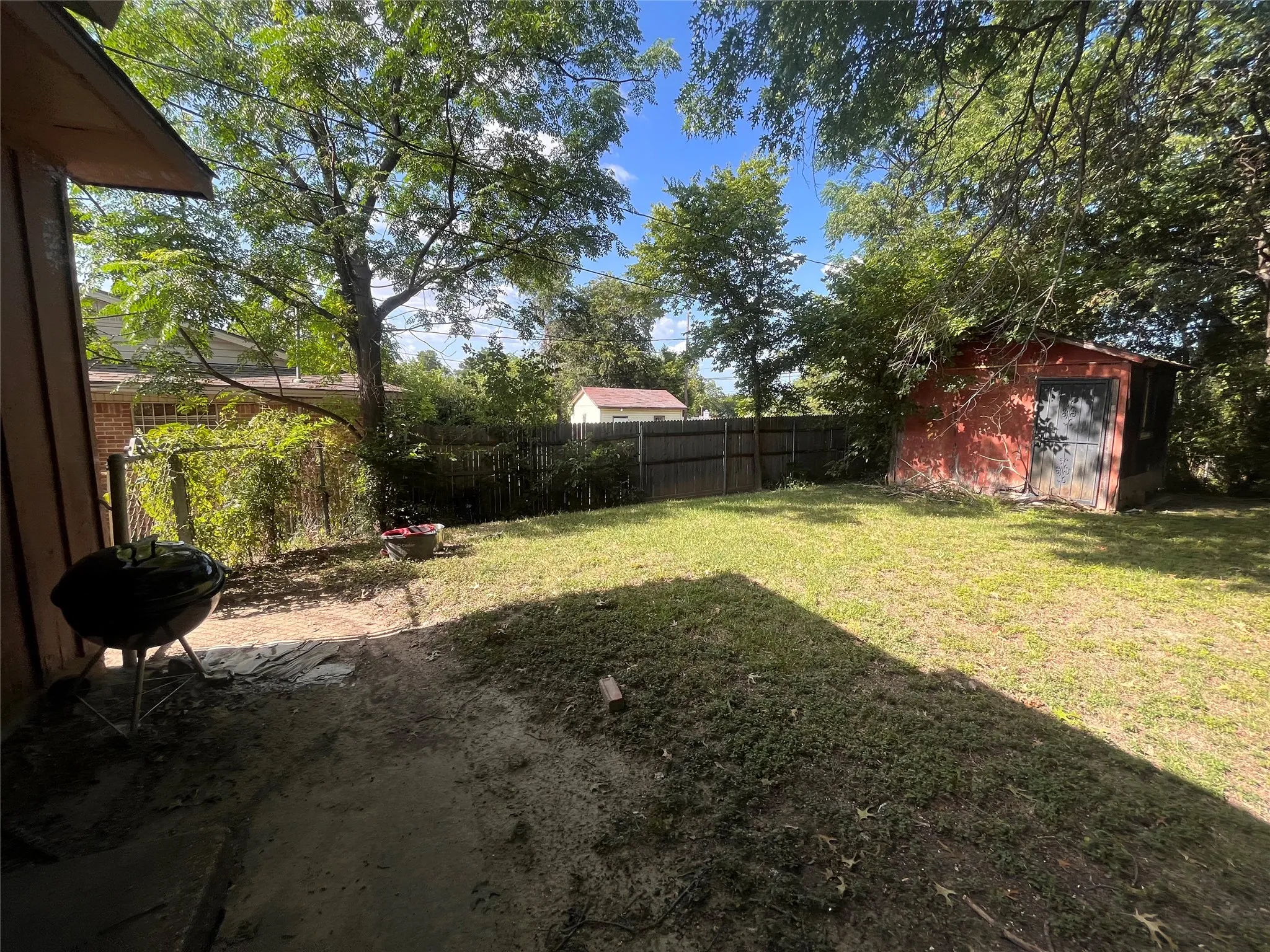 Single Family Residence For Sale in Dallas County , 6808 Sweet Sue Lane, Dallas, Texas 75241, 3 Bedroom, 2 Bathroom, 1 Garage spaces, 1,378 Sqft, built in 1962, mls#21328032, Real Estate Agent in Dallas, Homes For Sale in Dallas county, Homes For Sale in Dallas, Realtor in Dallas Texas, Real Estate Brokerage Independent Realty Texas, Luminita Cordes Realtor