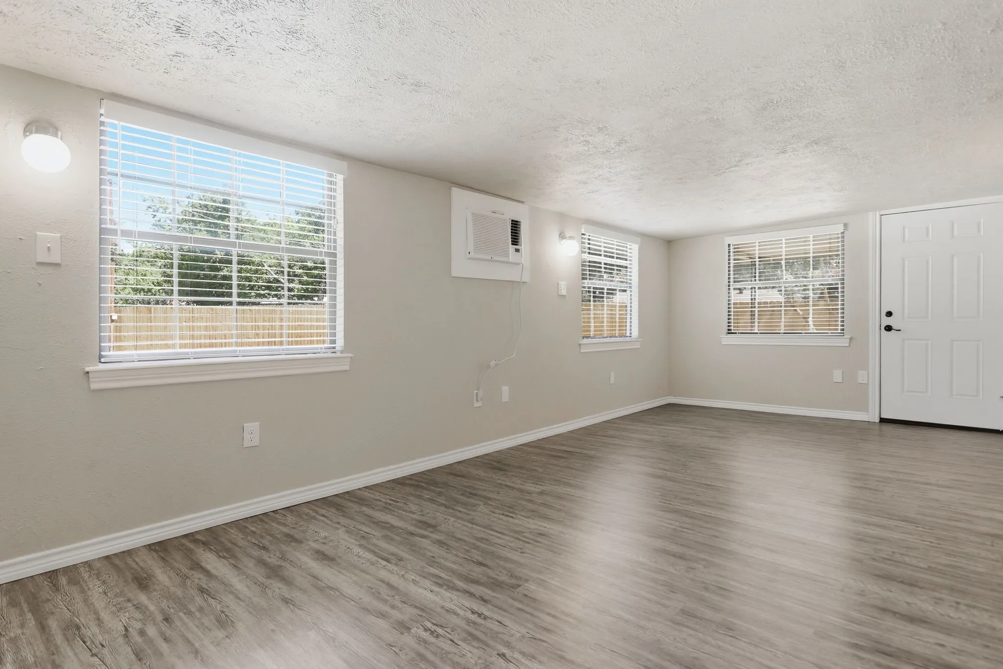 Single Family Residence For Sale in Johnson County , 504 Irene Street, Burleson, Texas 76028, 4 Bedroom, 2 Bathroom, Garage spaces, 1,976 Sqft, built in 1971, mls#21325726, Real Estate Agent in Burleson, Homes For Sale in Johnson county, Homes For Sale in Burleson, Realtor in Burleson Texas, Real Estate Brokerage Independent Realty Texas, Luminita Cordes Realtor