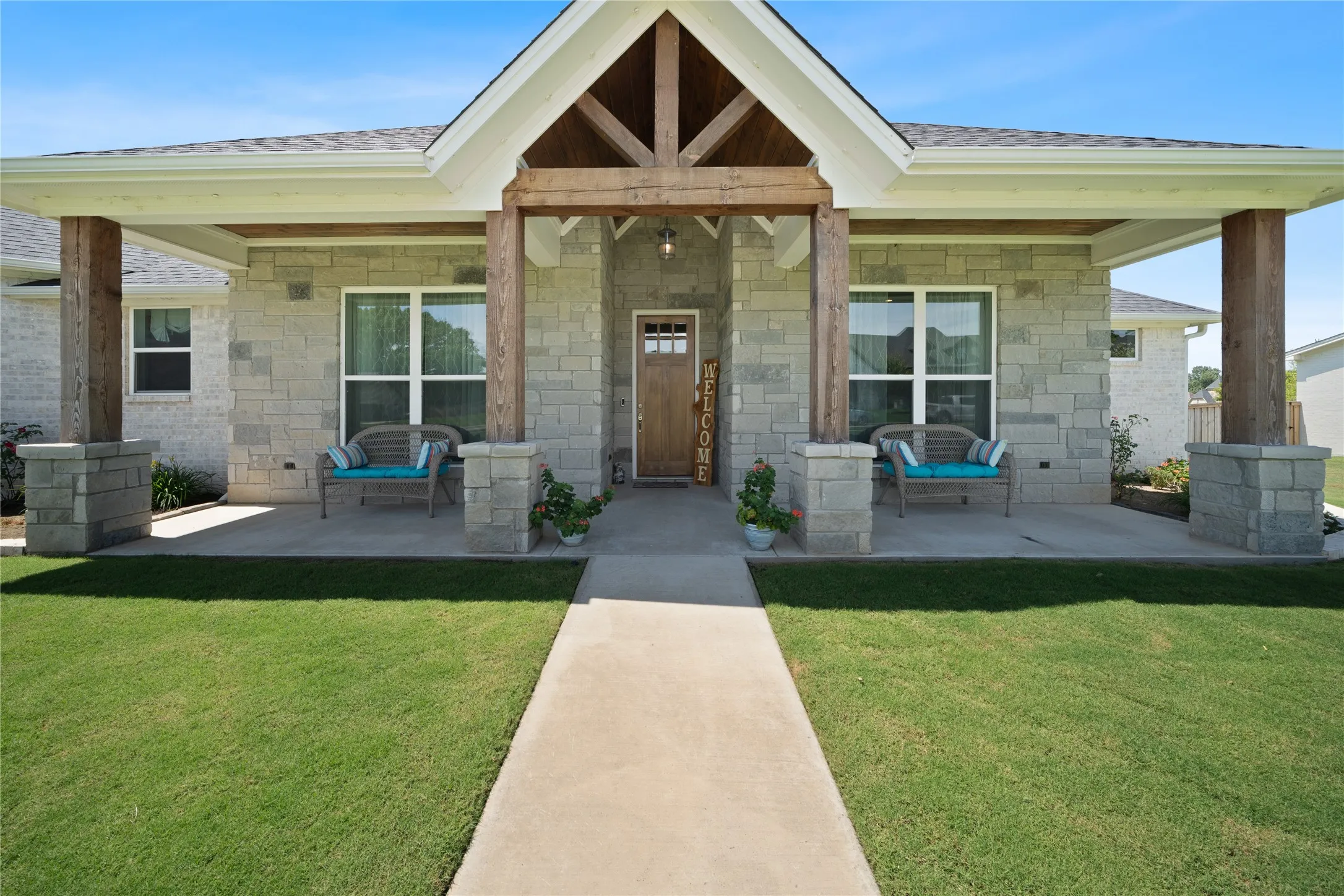 Single Family Residence For Sale in Cherokee County , 219 White N Gail Lane, Bullard, Texas 75757, 4 Bedroom, 4 Bathroom, 3 Garage spaces, 3,175 Sqft, built in 2023, mls#21324591, Real Estate Agent in Bullard, Homes For Sale in Cherokee county, Homes For Sale in Bullard, Realtor in Bullard Texas, Real Estate Brokerage Independent Realty Texas, Luminita Cordes Realtor