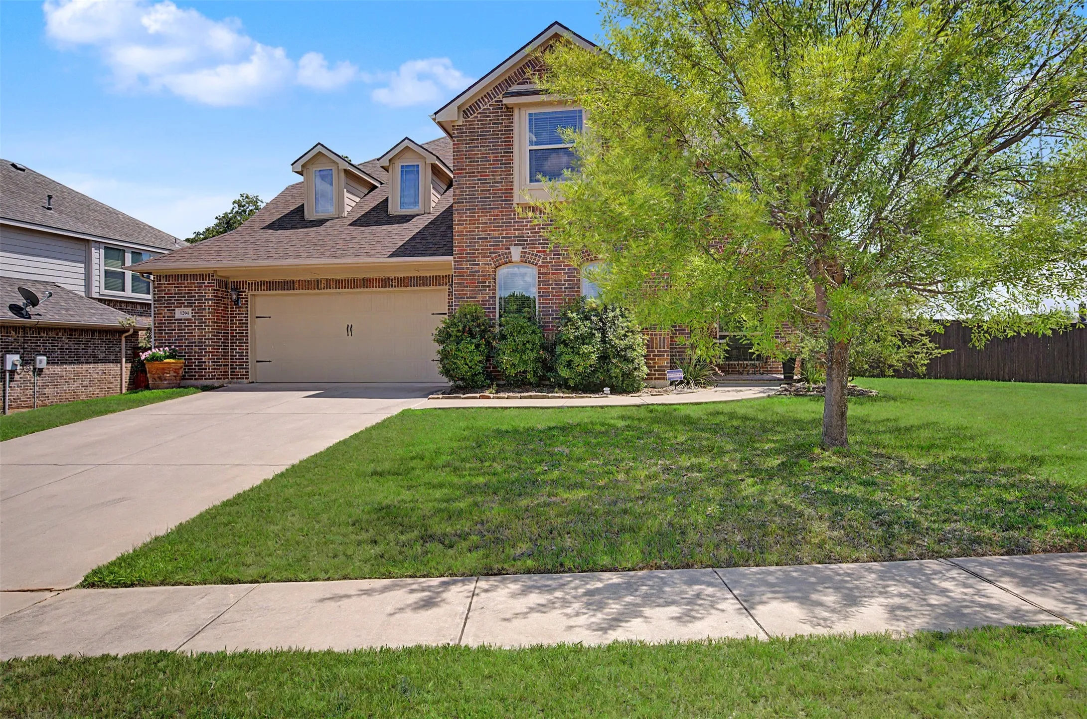Single Family Residence For Sale in Johnson County , 1204 Barberry Drive, Burleson, Texas 76028, 5 Bedroom, 3 Bathroom, 2 Garage spaces, 3,257 Sqft, built in 2014, mls#21327350, Real Estate Agent in Burleson, Homes For Sale in Johnson county, Homes For Sale in Burleson, Realtor in Burleson Texas, Real Estate Brokerage Independent Realty Texas, Luminita Cordes Realtor