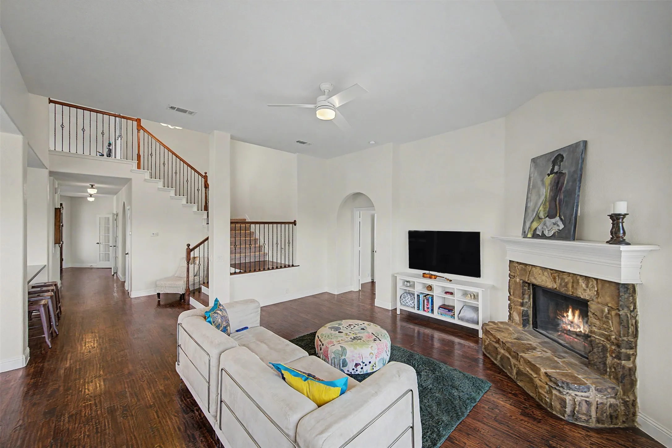Single Family Residence For Sale in Johnson County , 1204 Barberry Drive, Burleson, Texas 76028, 5 Bedroom, 3 Bathroom, 2 Garage spaces, 3,257 Sqft, built in 2014, mls#21327350, Real Estate Agent in Burleson, Homes For Sale in Johnson county, Homes For Sale in Burleson, Realtor in Burleson Texas, Real Estate Brokerage Independent Realty Texas, Luminita Cordes Realtor