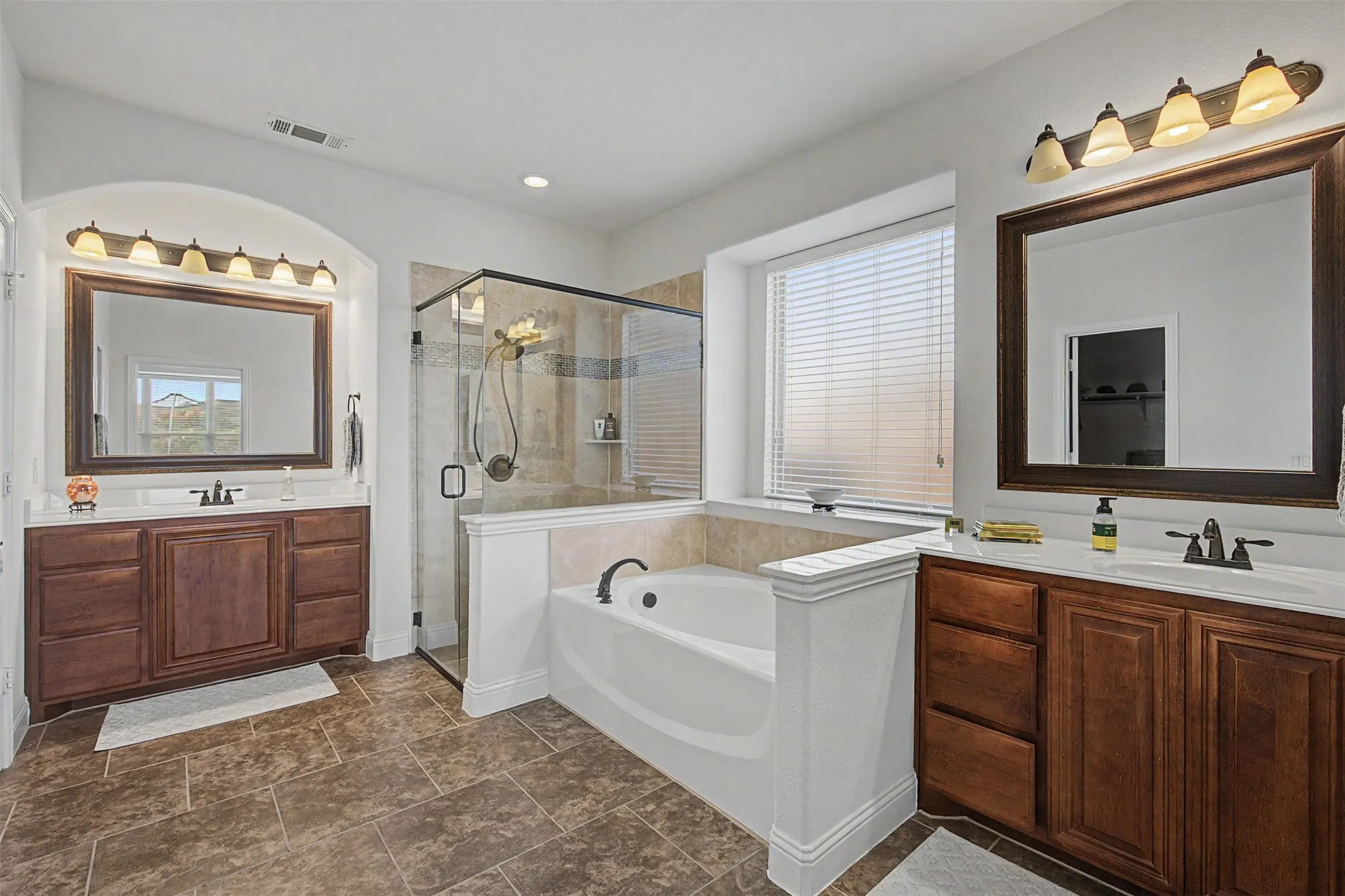Single Family Residence For Sale in Johnson County , 1204 Barberry Drive, Burleson, Texas 76028, 5 Bedroom, 3 Bathroom, 2 Garage spaces, 3,257 Sqft, built in 2014, mls#21327350, Real Estate Agent in Burleson, Homes For Sale in Johnson county, Homes For Sale in Burleson, Realtor in Burleson Texas, Real Estate Brokerage Independent Realty Texas, Luminita Cordes Realtor