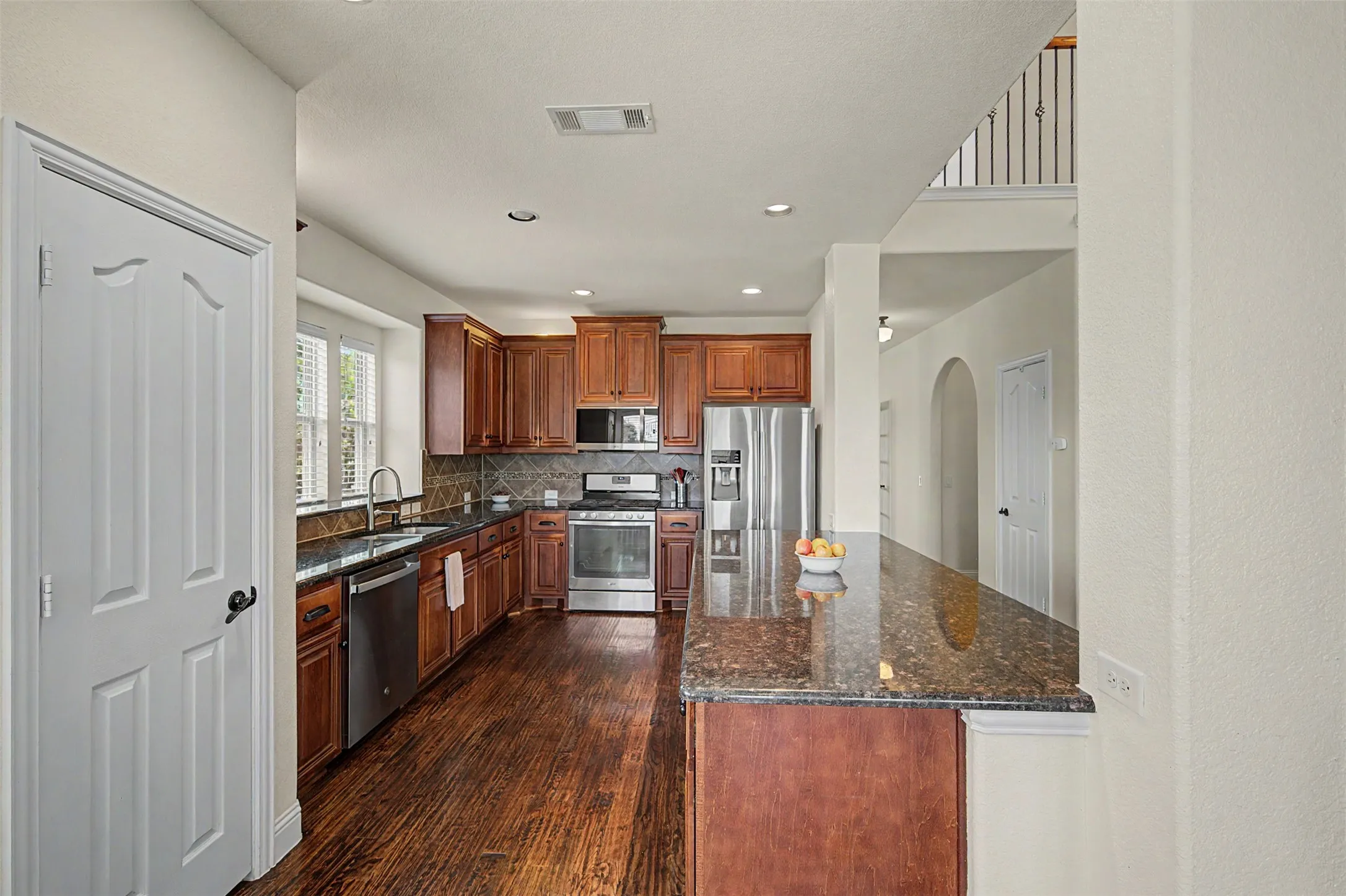 Single Family Residence For Sale in Johnson County , 1204 Barberry Drive, Burleson, Texas 76028, 5 Bedroom, 3 Bathroom, 2 Garage spaces, 3,257 Sqft, built in 2014, mls#21327350, Real Estate Agent in Burleson, Homes For Sale in Johnson county, Homes For Sale in Burleson, Realtor in Burleson Texas, Real Estate Brokerage Independent Realty Texas, Luminita Cordes Realtor