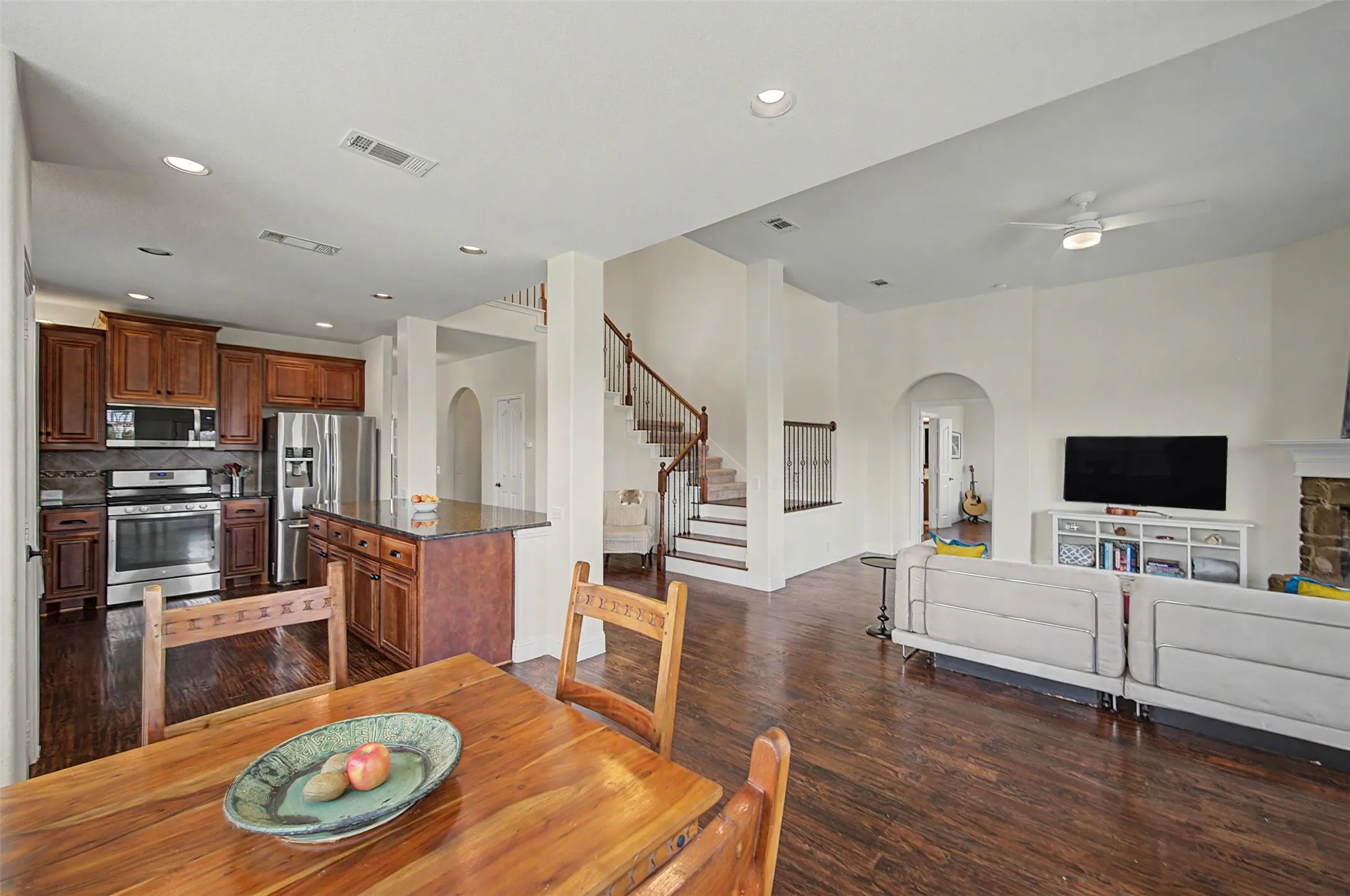 Single Family Residence For Sale in Johnson County , 1204 Barberry Drive, Burleson, Texas 76028, 5 Bedroom, 3 Bathroom, 2 Garage spaces, 3,257 Sqft, built in 2014, mls#21327350, Real Estate Agent in Burleson, Homes For Sale in Johnson county, Homes For Sale in Burleson, Realtor in Burleson Texas, Real Estate Brokerage Independent Realty Texas, Luminita Cordes Realtor