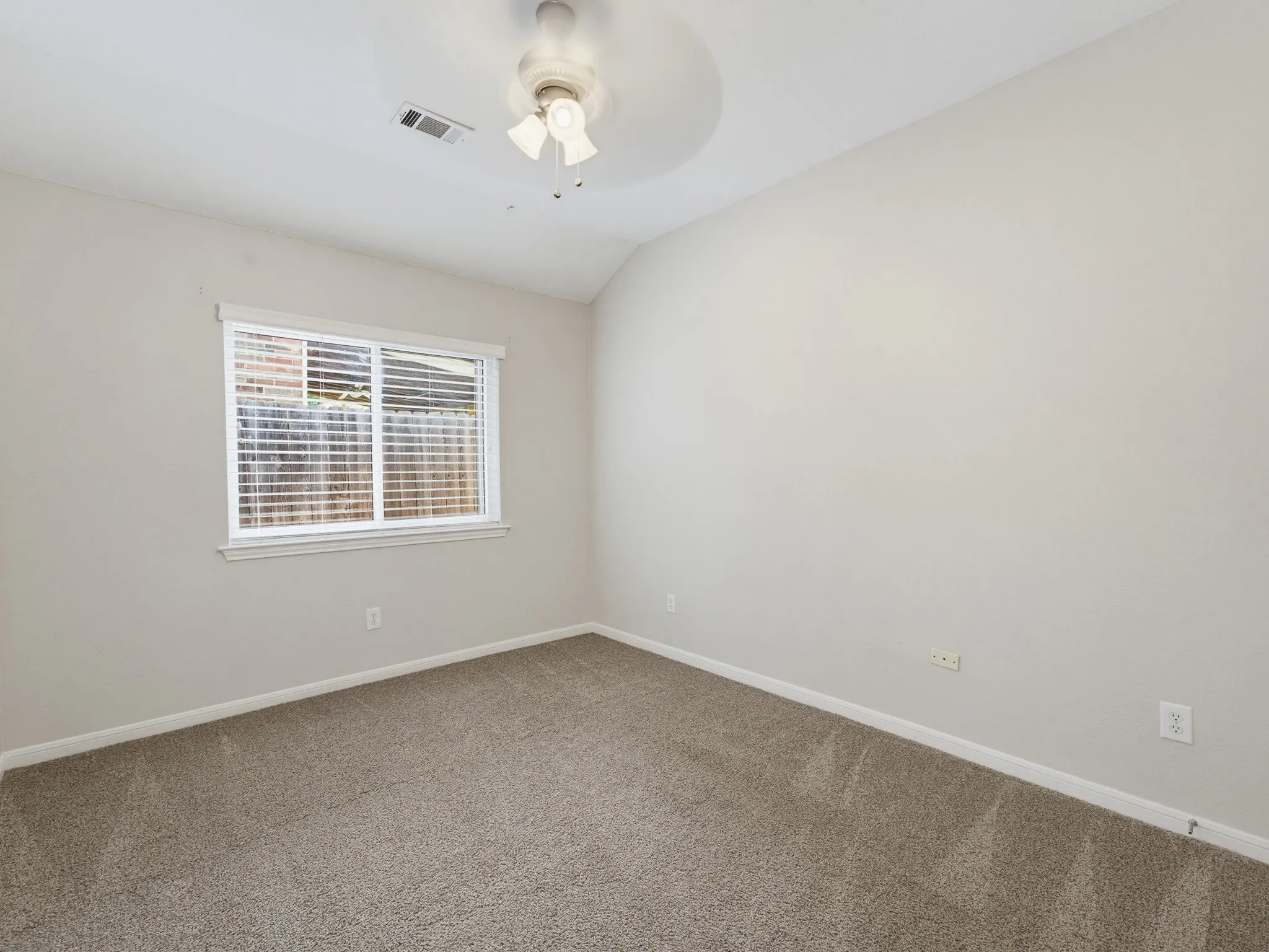 Single Family Residence For Sale in Tarrant County , 637 Cedarwood Drive, Keller, Texas 76248, 4 Bedroom, 2 Bathroom, 2 Garage spaces, 2,022 Sqft, built in 1995, mls#21327234, Real Estate Agent in Keller, Homes For Sale in Tarrant county, Homes For Sale in Keller, Realtor in Keller Texas, Real Estate Brokerage Independent Realty Texas, Luminita Cordes Realtor