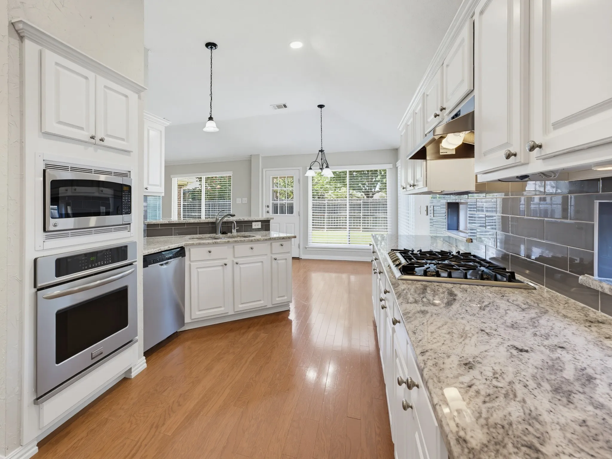 Single Family Residence For Sale in Tarrant County , 637 Cedarwood Drive, Keller, Texas 76248, 4 Bedroom, 2 Bathroom, 2 Garage spaces, 2,022 Sqft, built in 1995, mls#21327234, Real Estate Agent in Keller, Homes For Sale in Tarrant county, Homes For Sale in Keller, Realtor in Keller Texas, Real Estate Brokerage Independent Realty Texas, Luminita Cordes Realtor