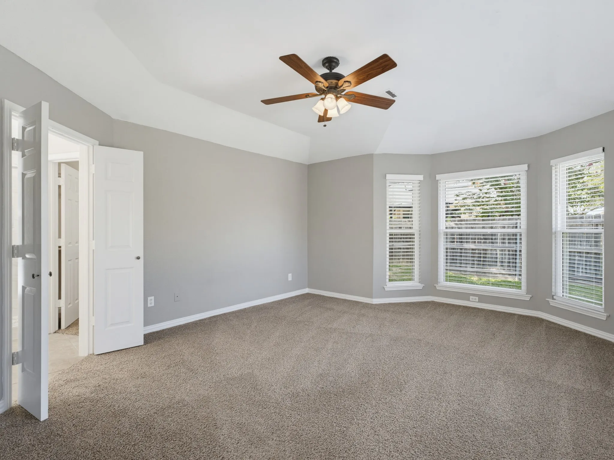 Single Family Residence For Sale in Tarrant County , 637 Cedarwood Drive, Keller, Texas 76248, 4 Bedroom, 2 Bathroom, 2 Garage spaces, 2,022 Sqft, built in 1995, mls#21327234, Real Estate Agent in Keller, Homes For Sale in Tarrant county, Homes For Sale in Keller, Realtor in Keller Texas, Real Estate Brokerage Independent Realty Texas, Luminita Cordes Realtor
