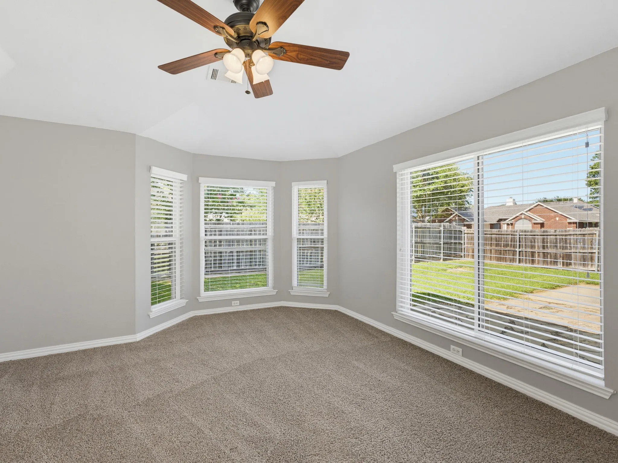 Single Family Residence For Sale in Tarrant County , 637 Cedarwood Drive, Keller, Texas 76248, 4 Bedroom, 2 Bathroom, 2 Garage spaces, 2,022 Sqft, built in 1995, mls#21327234, Real Estate Agent in Keller, Homes For Sale in Tarrant county, Homes For Sale in Keller, Realtor in Keller Texas, Real Estate Brokerage Independent Realty Texas, Luminita Cordes Realtor