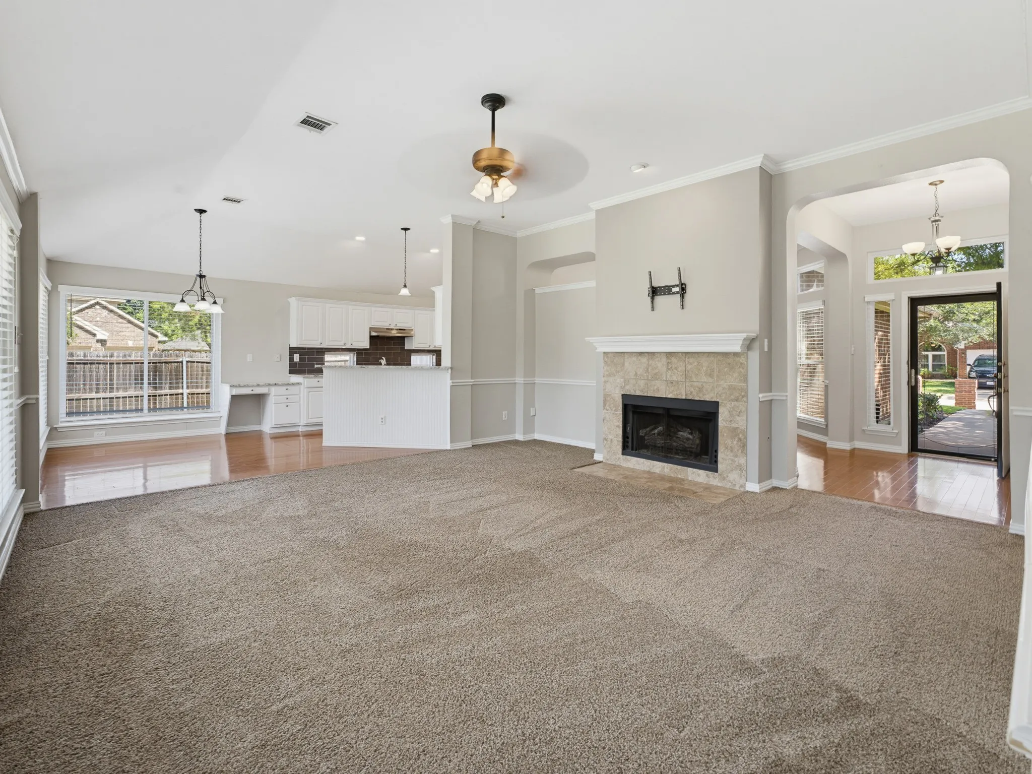 Single Family Residence For Sale in Tarrant County , 637 Cedarwood Drive, Keller, Texas 76248, 4 Bedroom, 2 Bathroom, 2 Garage spaces, 2,022 Sqft, built in 1995, mls#21327234, Real Estate Agent in Keller, Homes For Sale in Tarrant county, Homes For Sale in Keller, Realtor in Keller Texas, Real Estate Brokerage Independent Realty Texas, Luminita Cordes Realtor