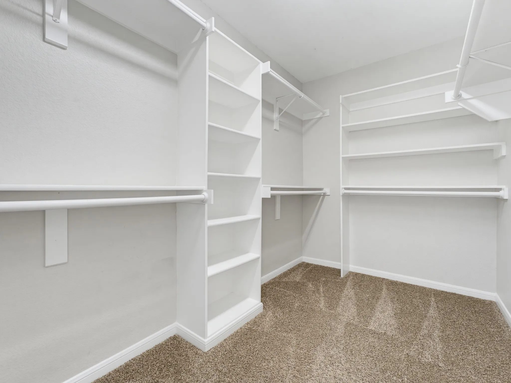 Walking closet primary Bedroom
