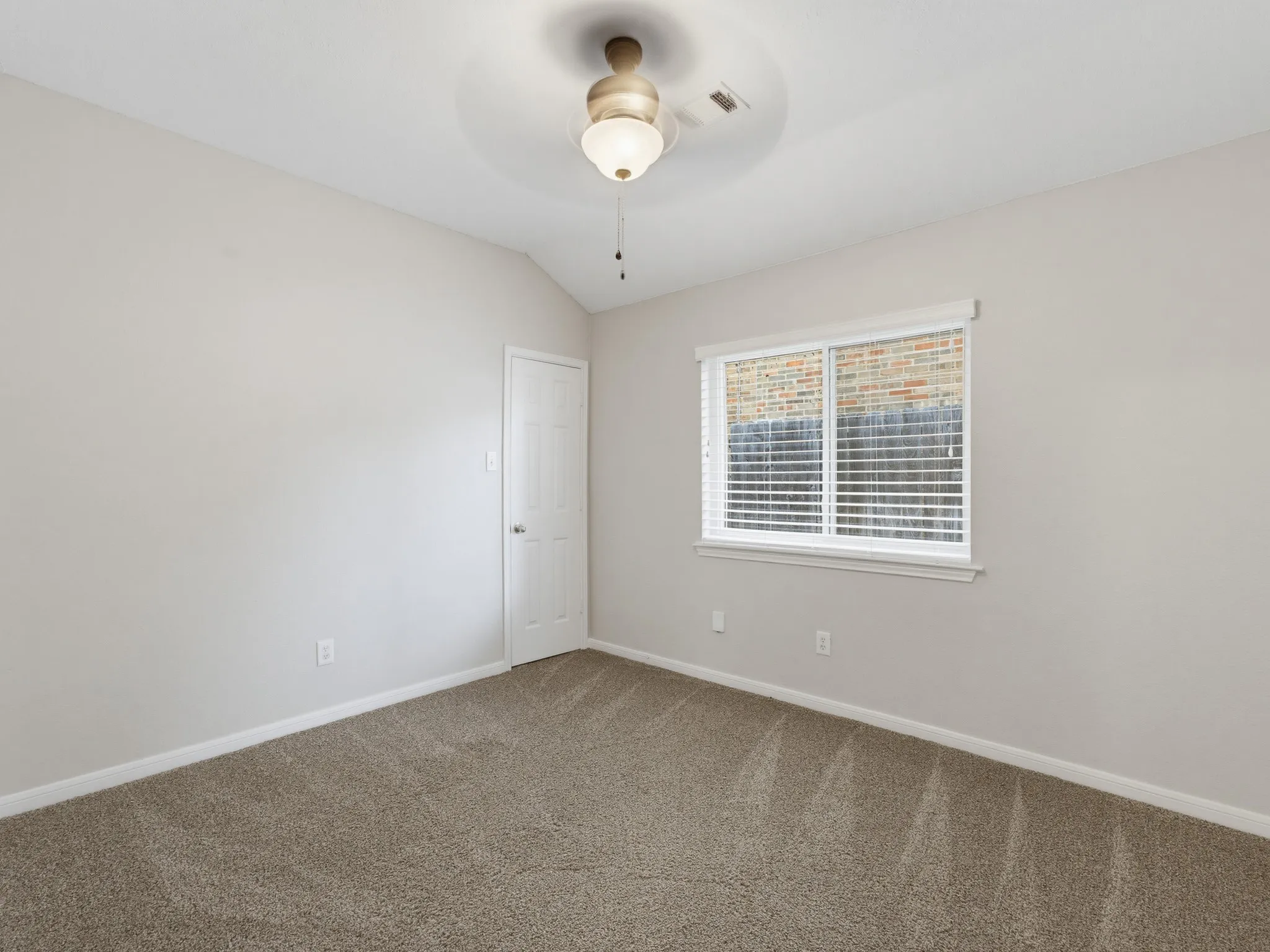Single Family Residence For Sale in Tarrant County , 637 Cedarwood Drive, Keller, Texas 76248, 4 Bedroom, 2 Bathroom, 2 Garage spaces, 2,022 Sqft, built in 1995, mls#21327234, Real Estate Agent in Keller, Homes For Sale in Tarrant county, Homes For Sale in Keller, Realtor in Keller Texas, Real Estate Brokerage Independent Realty Texas, Luminita Cordes Realtor