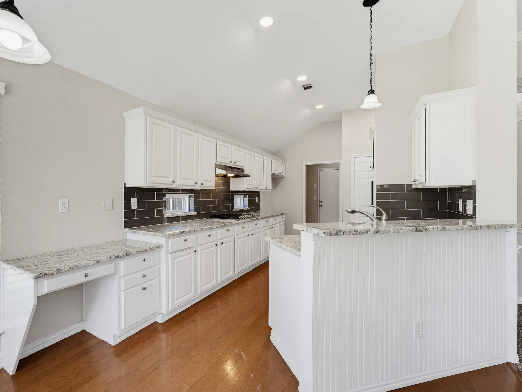 Single Family Residence For Sale in Tarrant County , 637 Cedarwood Drive, Keller, Texas 76248, 4 Bedroom, 2 Bathroom, 2 Garage spaces, 2,022 Sqft, built in 1995, mls#21327234, Real Estate Agent in Keller, Homes For Sale in Tarrant county, Homes For Sale in Keller, Realtor in Keller Texas, Real Estate Brokerage Independent Realty Texas, Luminita Cordes Realtor