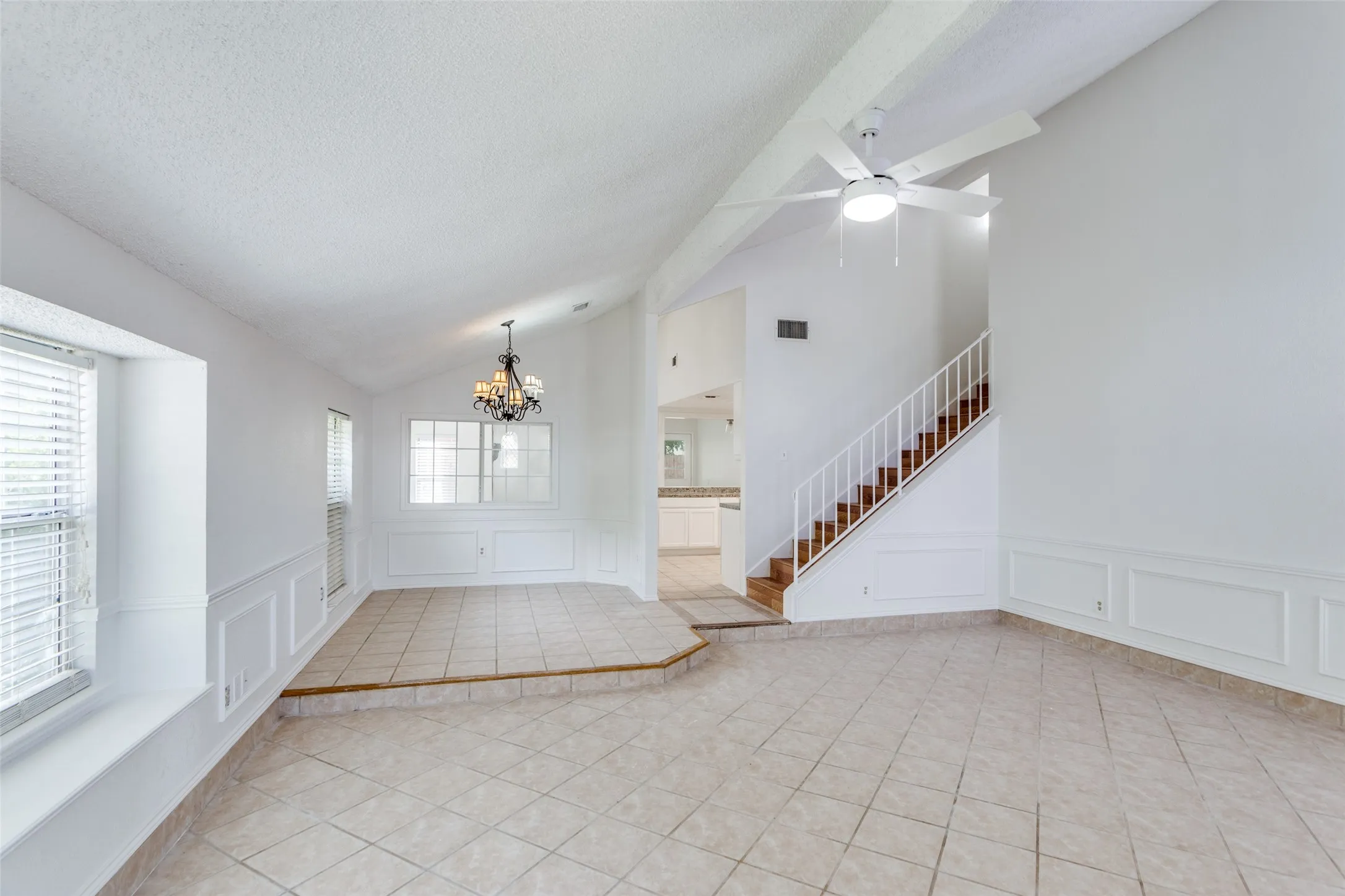 Single Family Residence For Rent in Tarrant County , 6 Tanager Court, Mansfield, Texas 76063, 3 Bedroom, 3 Bathroom, 2 Garage spaces, 2,088 Sqft, built in 1990, mls#21325023, Real Estate Agent in Mansfield, Homes For Rent in Tarrant county, Homes For Rent in Mansfield, Realtor in Mansfield Texas, Real Estate Brokerage Independent Realty Texas, Luminita Cordes Realtor