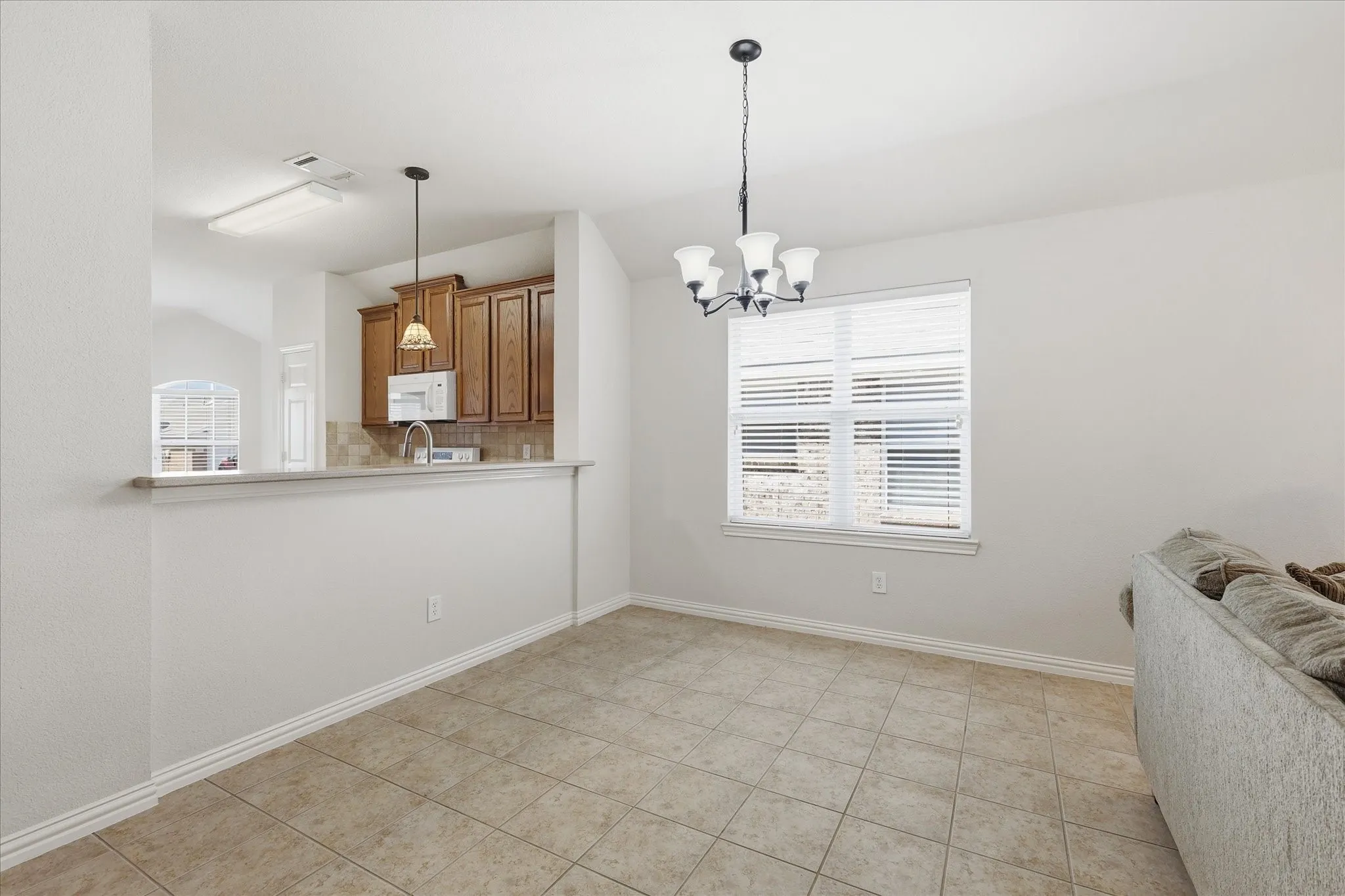Single Family Residence For Sale in Tarrant County , 4517 Fir Drive, Fort Worth, Texas 76244, 3 Bedroom, 2 Bathroom, 1 Garage spaces, 1,795 Sqft, built in 2003, mls#21324053, Real Estate Agent in Fort Worth, Homes For Sale in Tarrant county, Homes For Sale in Fort Worth, Realtor in Fort Worth Texas, Real Estate Brokerage Independent Realty Texas, Luminita Cordes Realtor