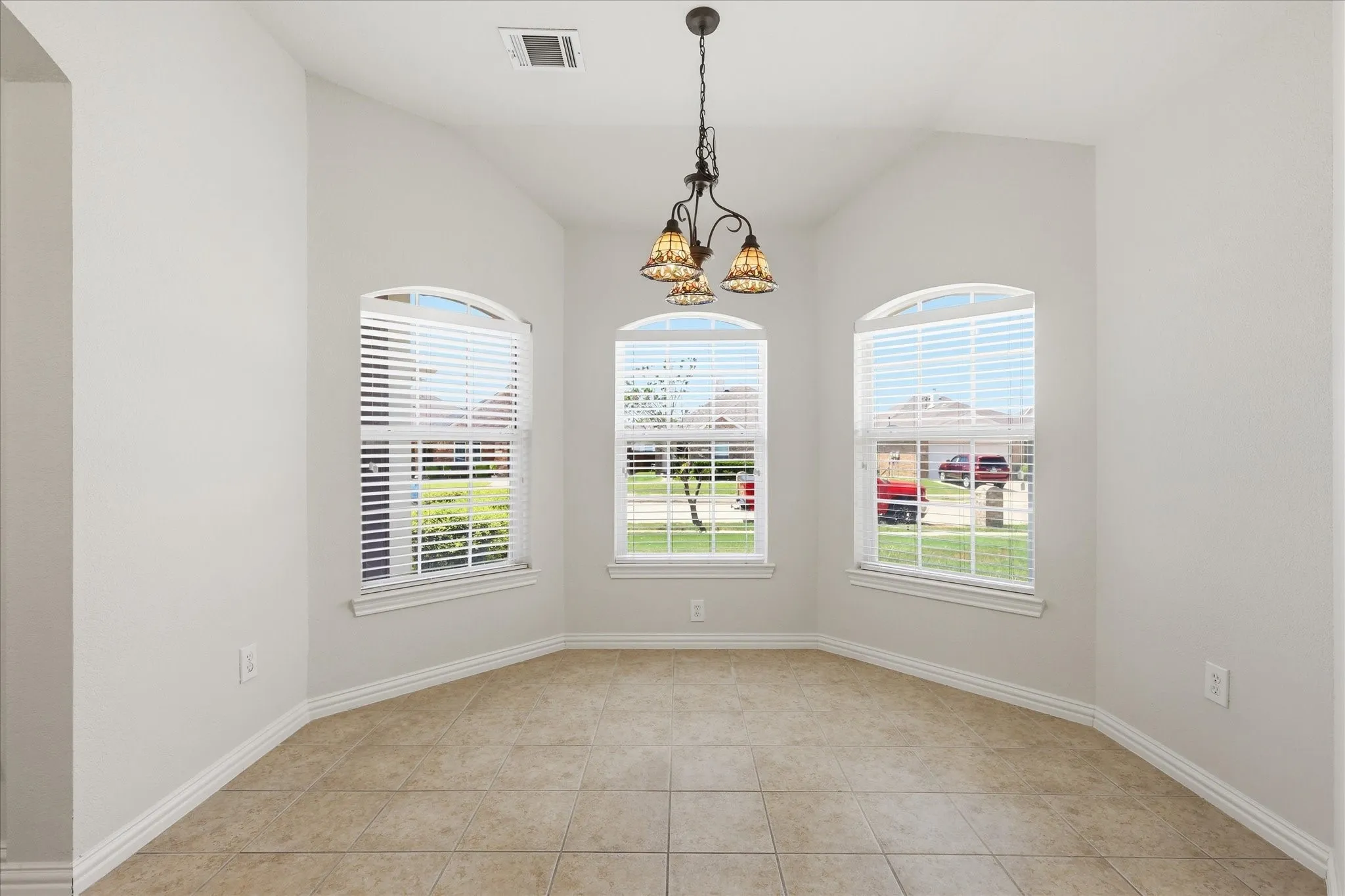Single Family Residence For Sale in Tarrant County , 4517 Fir Drive, Fort Worth, Texas 76244, 3 Bedroom, 2 Bathroom, 1 Garage spaces, 1,795 Sqft, built in 2003, mls#21324053, Real Estate Agent in Fort Worth, Homes For Sale in Tarrant county, Homes For Sale in Fort Worth, Realtor in Fort Worth Texas, Real Estate Brokerage Independent Realty Texas, Luminita Cordes Realtor