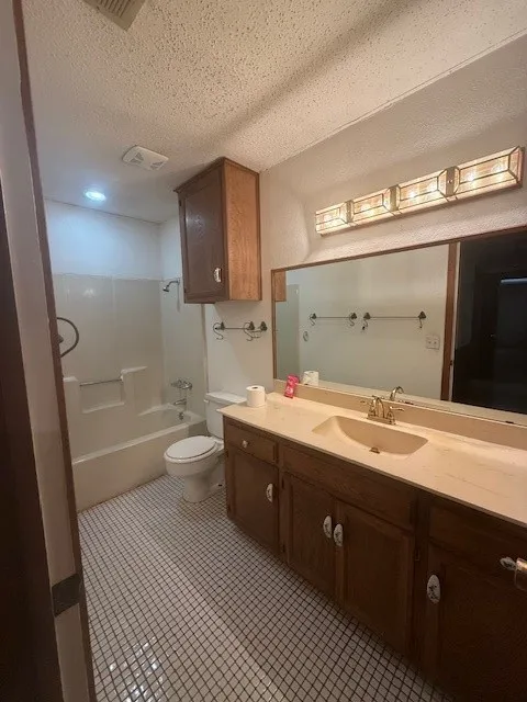 Single Family Residence For Sale in Collin County , 8761 S County Road, Frisco, Texas 75034, 3 Bedrooms, 3 Bathrooms, 1 Garage spaces, 1,736 Sqft, built in 1985, Price $550,000, mls#21328045, Real Estate Agent in Frisco, Homes For Sale in Collin county, Homes For Sale in Frisco, Realtor in Frisco Texas, Real Estate Brokerage Independent Realty Texas, Luminita Cordes Realtor