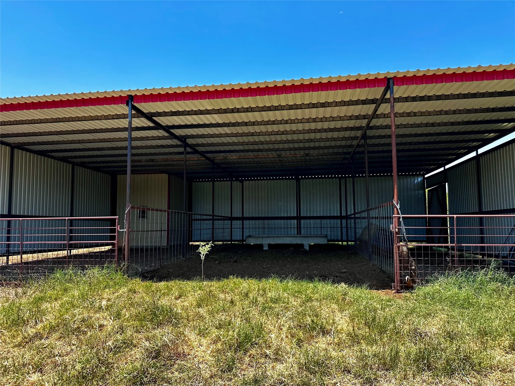 Farm For Sale in Callahan County , 7846 County Road 452, Cross Plains, Texas 76443, 3 Bedroom, 3 Bathroom, 2 Garage spaces, 3,996 Sqft, built in 2017, mls#21328064, Real Estate Agent in Cross Plains, Homes For Sale in Callahan county, Homes For Sale in Cross Plains, Realtor in Cross Plains Texas, Real Estate Brokerage Independent Realty Texas, Luminita Cordes Realtor