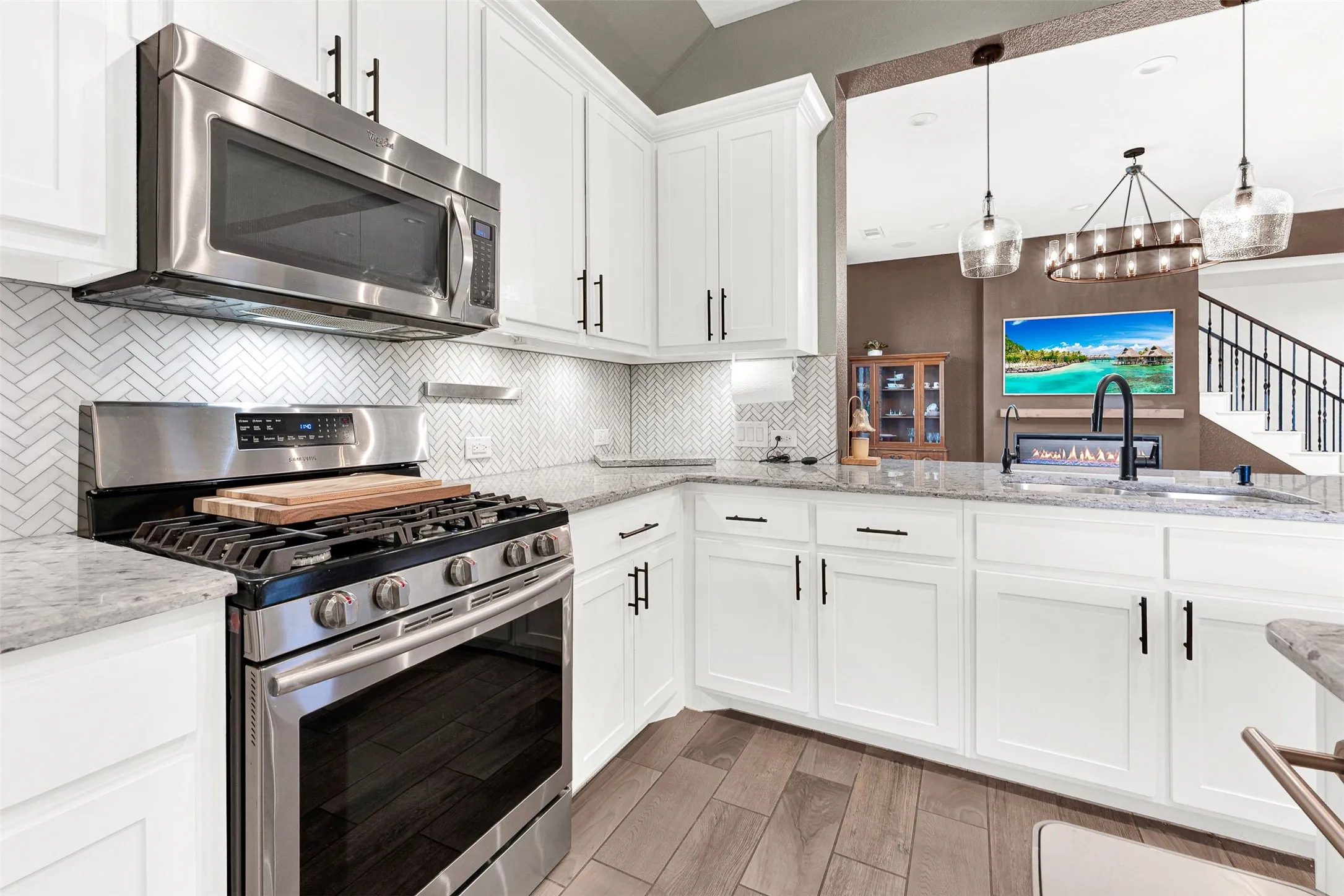 Single Family Residence For Sale in Collin County , 917 Llano Falls Drive, Mc Kinney, Texas 75071, 3 Bedrooms, 2 Bathrooms, 2 Garage spaces, 2,517 Sqft, built in 2015, Price $489,000, mls#21328026, Real Estate Agent in Mc Kinney, Homes For Sale in Collin county, Homes For Sale in Mc Kinney, Realtor in Mc Kinney Texas, Real Estate Brokerage Independent Realty Texas, Luminita Cordes Realtor