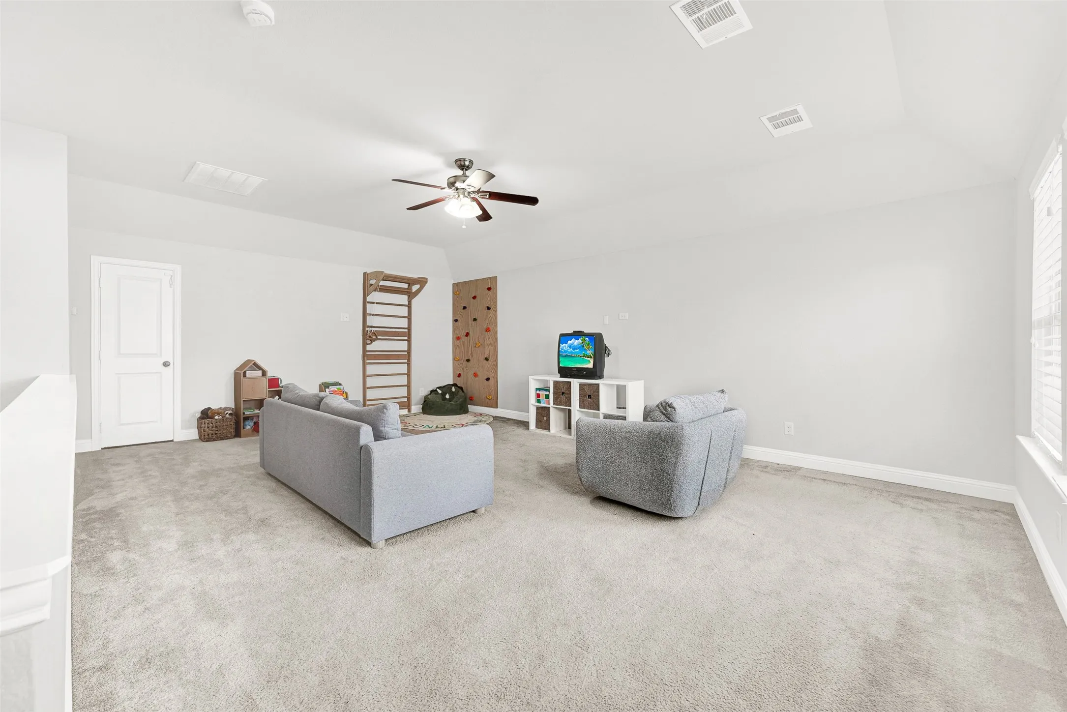 Single Family Residence For Sale in Collin County , 917 Llano Falls Drive, Mc Kinney, Texas 75071, 3 Bedrooms, 2 Bathrooms, 2 Garage spaces, 2,517 Sqft, built in 2015, Price $489,000, mls#21328026, Real Estate Agent in Mc Kinney, Homes For Sale in Collin county, Homes For Sale in Mc Kinney, Realtor in Mc Kinney Texas, Real Estate Brokerage Independent Realty Texas, Luminita Cordes Realtor