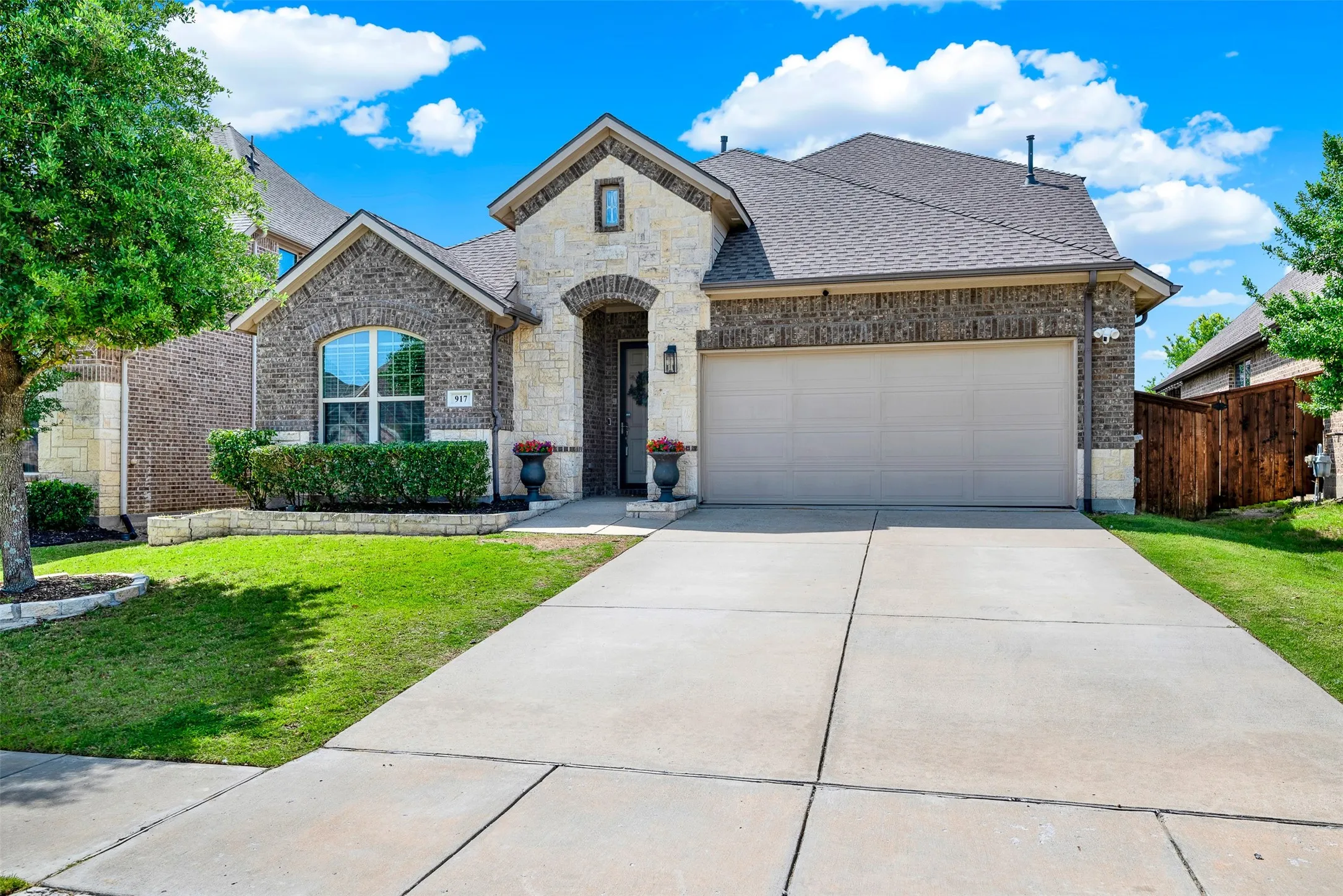 Single Family Residence For Sale in Collin County , 917 Llano Falls Drive, Mc Kinney, Texas 75071, 3 Bedrooms, 2 Bathrooms, 2 Garage spaces, 2,517 Sqft, built in 2015, Price $489,000, mls#21328026, Real Estate Agent in Mc Kinney, Homes For Sale in Collin county, Homes For Sale in Mc Kinney, Realtor in Mc Kinney Texas, Real Estate Brokerage Independent Realty Texas, Luminita Cordes Realtor