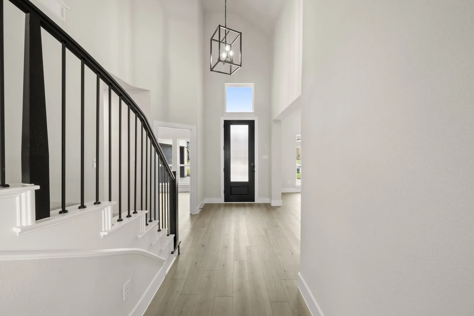 3731 Milwaukee- Entry-1