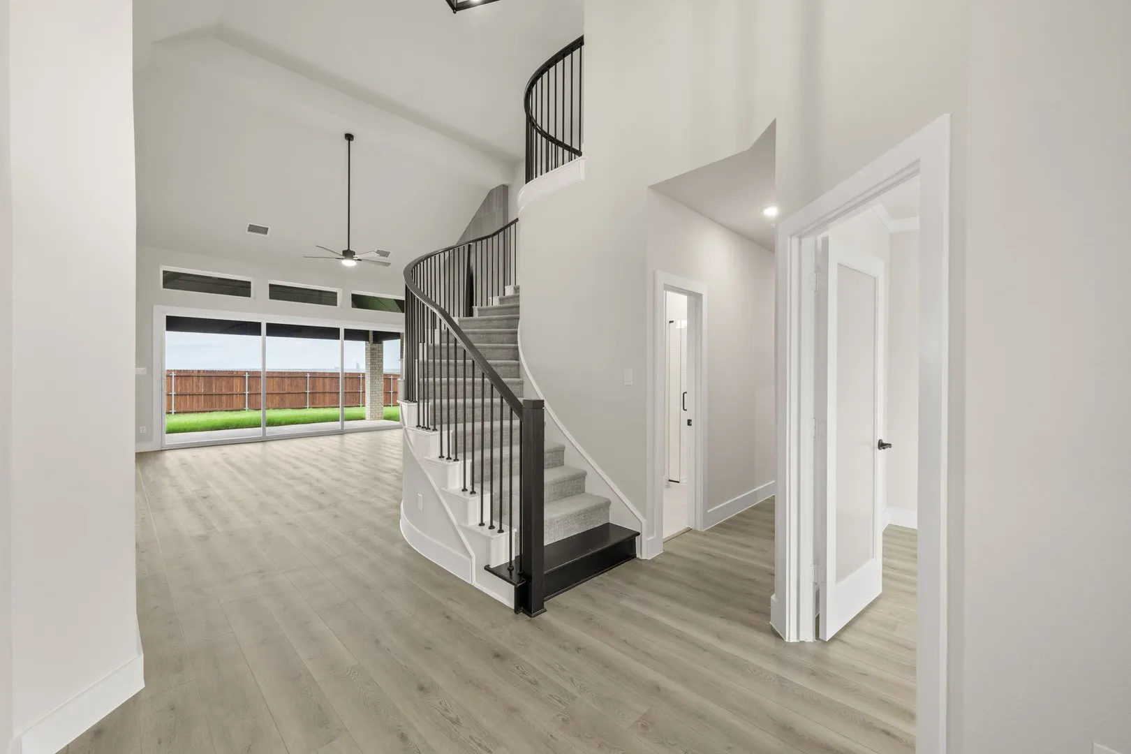 3731 Milwaukee- Entry-2
