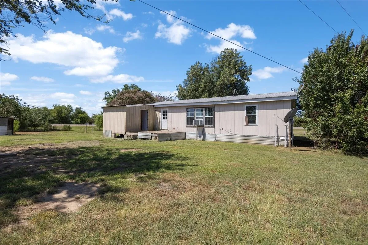 Mobile Home For Sale in Van Zandt County , 5942 FM 3080, Mabank, Texas 75147, 3 Bedroom, 2 Bathroom, Garage spaces, 1,600 Sqft, built in 1988, mls#21328078, Real Estate Agent in Mabank, Homes For Sale in Van Zandt county, Homes For Sale in Mabank, Realtor in Mabank Texas, Real Estate Brokerage Independent Realty Texas, Luminita Cordes Realtor