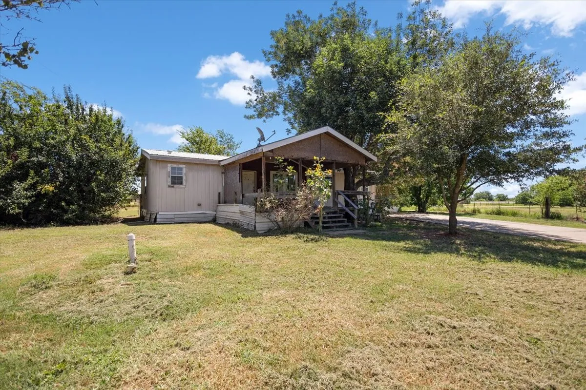 Mobile Home For Sale in Van Zandt County , 5942 FM 3080, Mabank, Texas 75147, 3 Bedroom, 2 Bathroom, Garage spaces, 1,600 Sqft, built in 1988, mls#21328078, Real Estate Agent in Mabank, Homes For Sale in Van Zandt county, Homes For Sale in Mabank, Realtor in Mabank Texas, Real Estate Brokerage Independent Realty Texas, Luminita Cordes Realtor