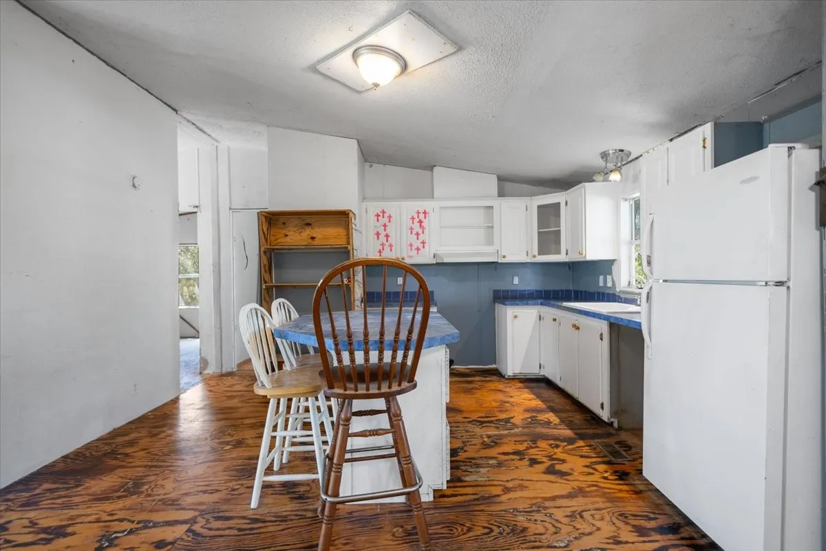 Mobile Home For Sale in Van Zandt County , 5942 FM 3080, Mabank, Texas 75147, 3 Bedroom, 2 Bathroom, Garage spaces, 1,600 Sqft, built in 1988, mls#21328078, Real Estate Agent in Mabank, Homes For Sale in Van Zandt county, Homes For Sale in Mabank, Realtor in Mabank Texas, Real Estate Brokerage Independent Realty Texas, Luminita Cordes Realtor